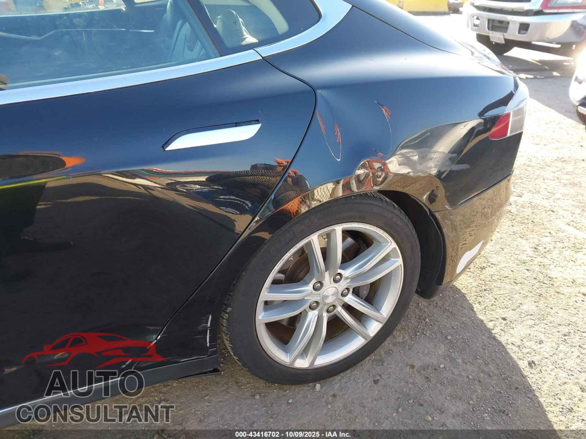 TESLA MODEL S 2013 - 5YJSA1DN0DFP11416