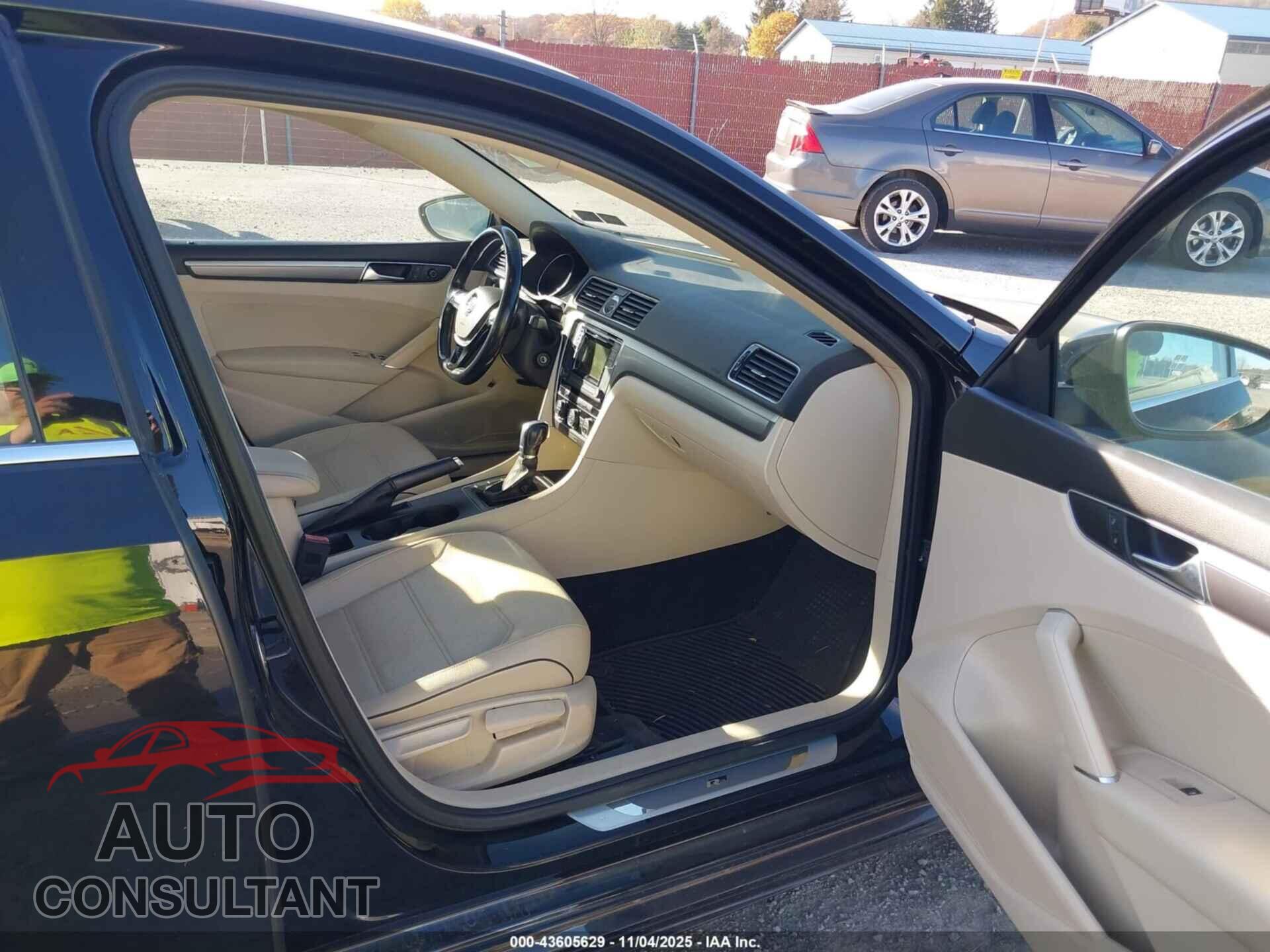 VOLKSWAGEN PASSAT 2016 - 1VWAT7A32GC068576