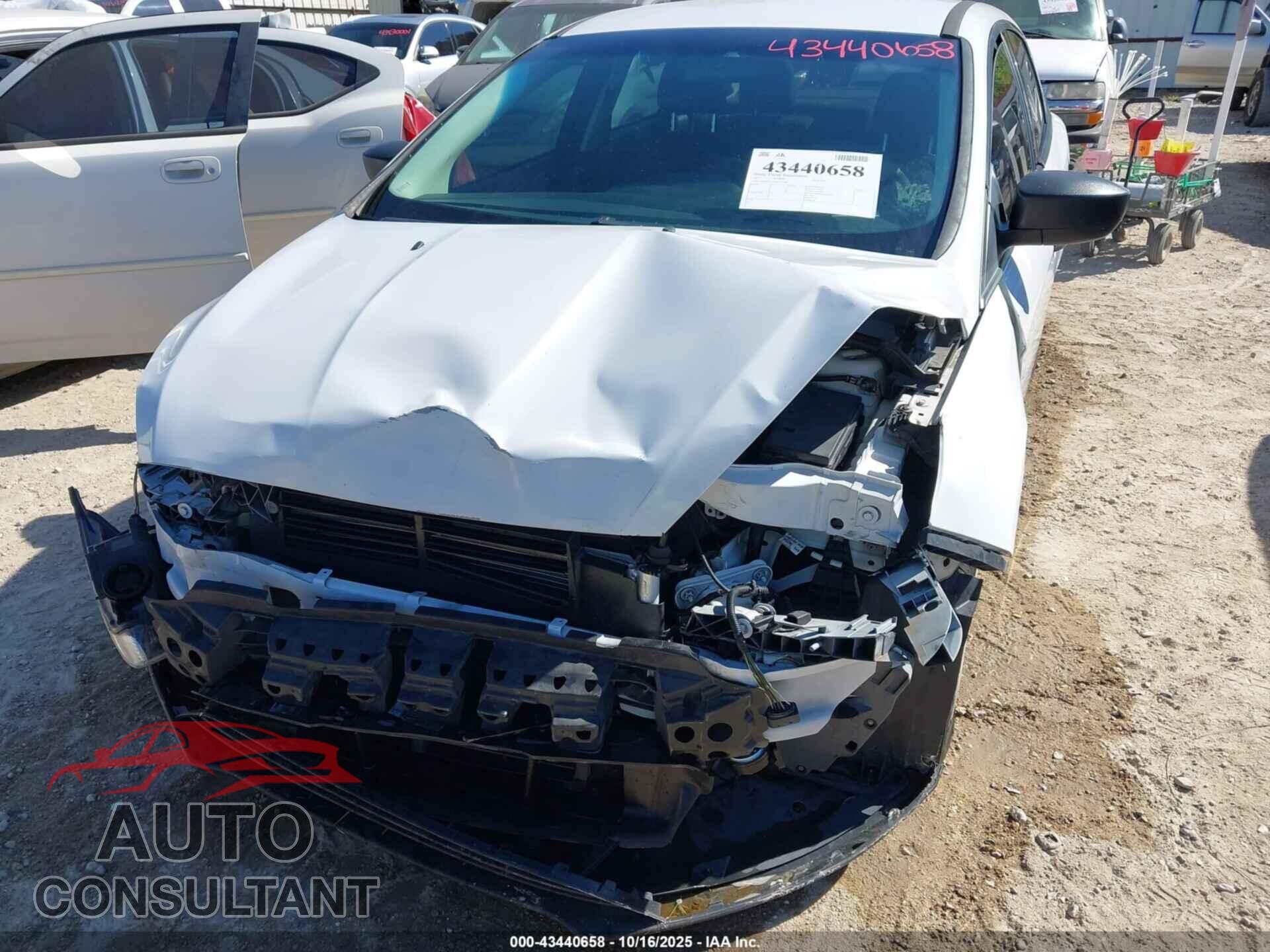 FORD FOCUS 2017 - 1FADP3E25HL221280