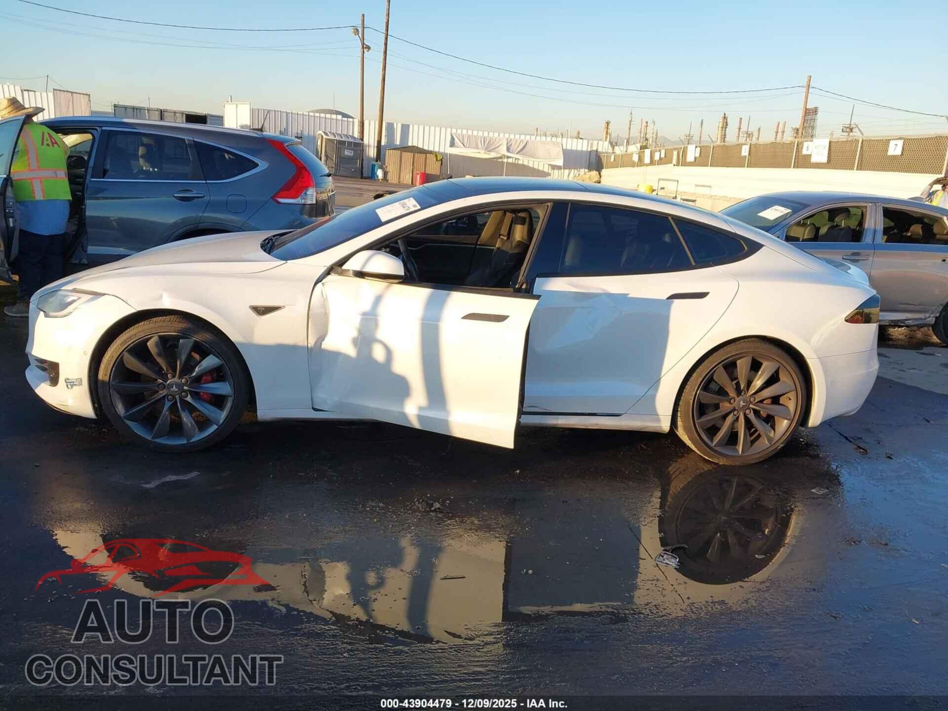 TESLA MODEL S 2016 - 5YJSA1E15GF158830