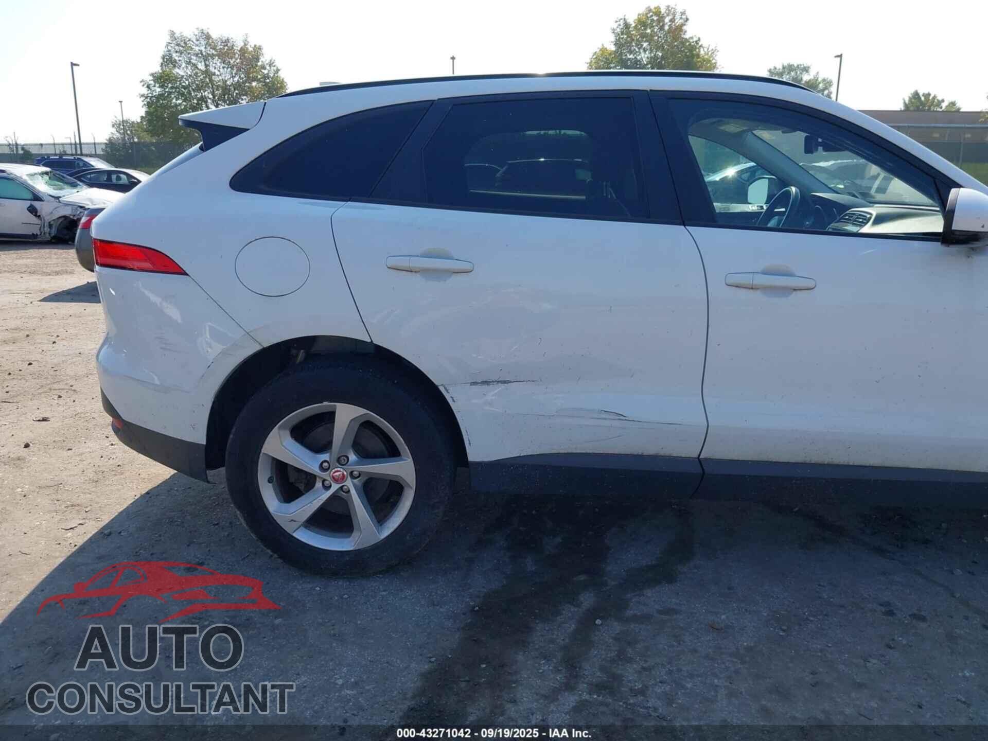 JAGUAR F-PACE 2017 - SADCJ2BV0HA097516