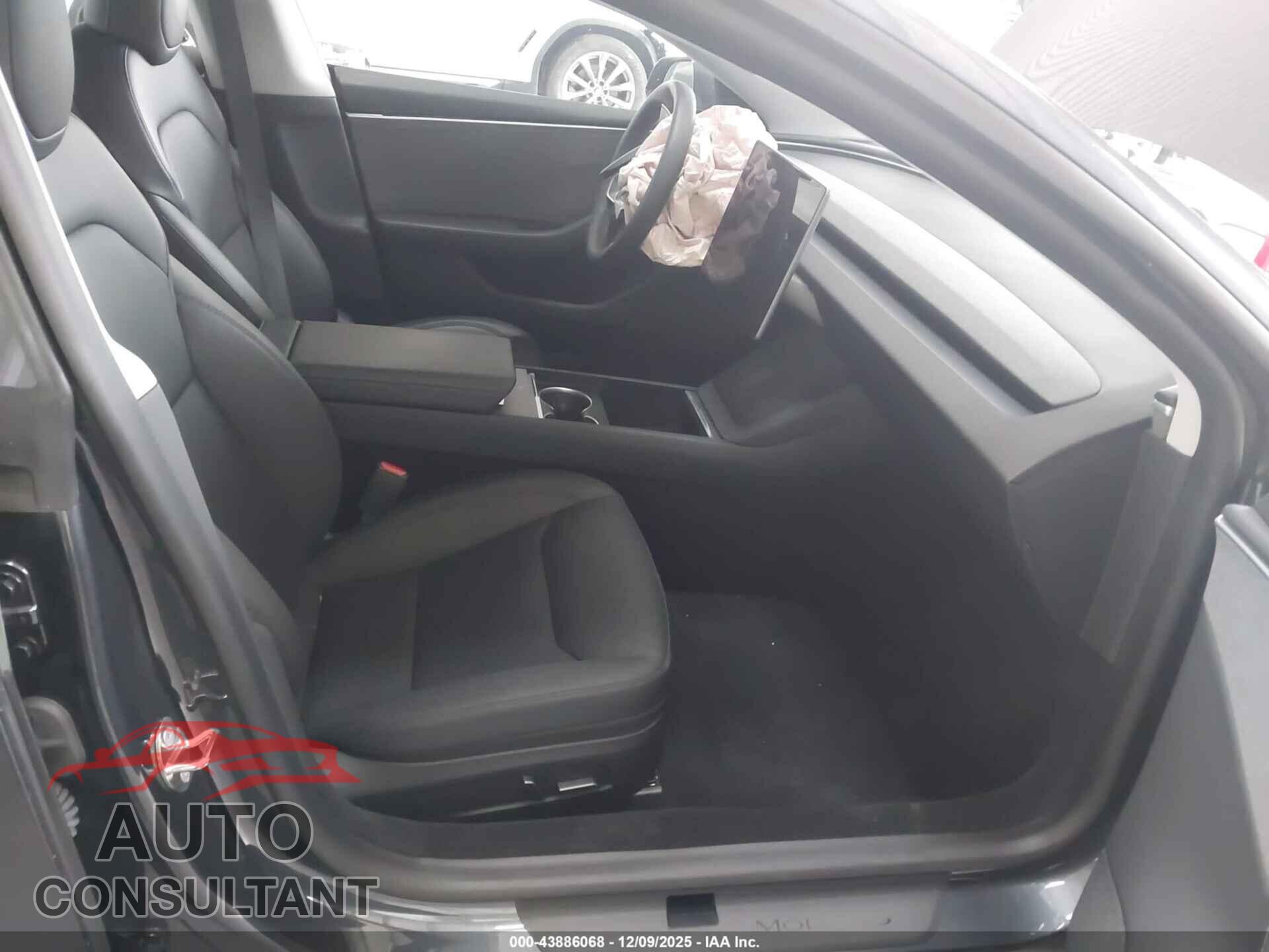 TESLA MODEL 3 2024 - 5YJ3E1EA2RF761536
