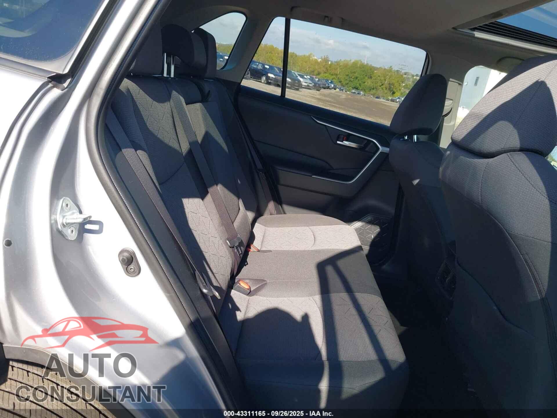 TOYOTA RAV4 2019 - JTMP1RFV9KD032475