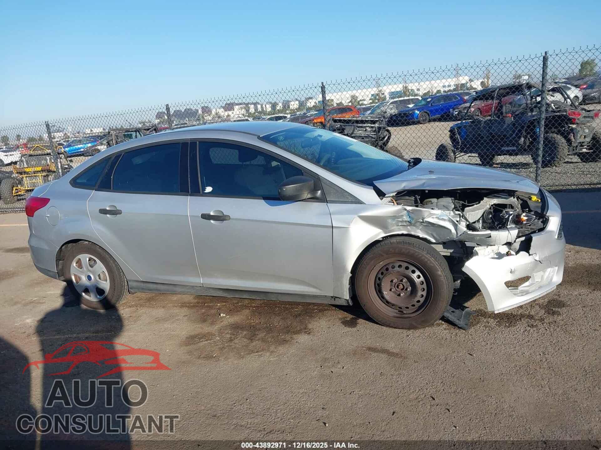FORD FOCUS 2016 - 1FADP3E26GL209346