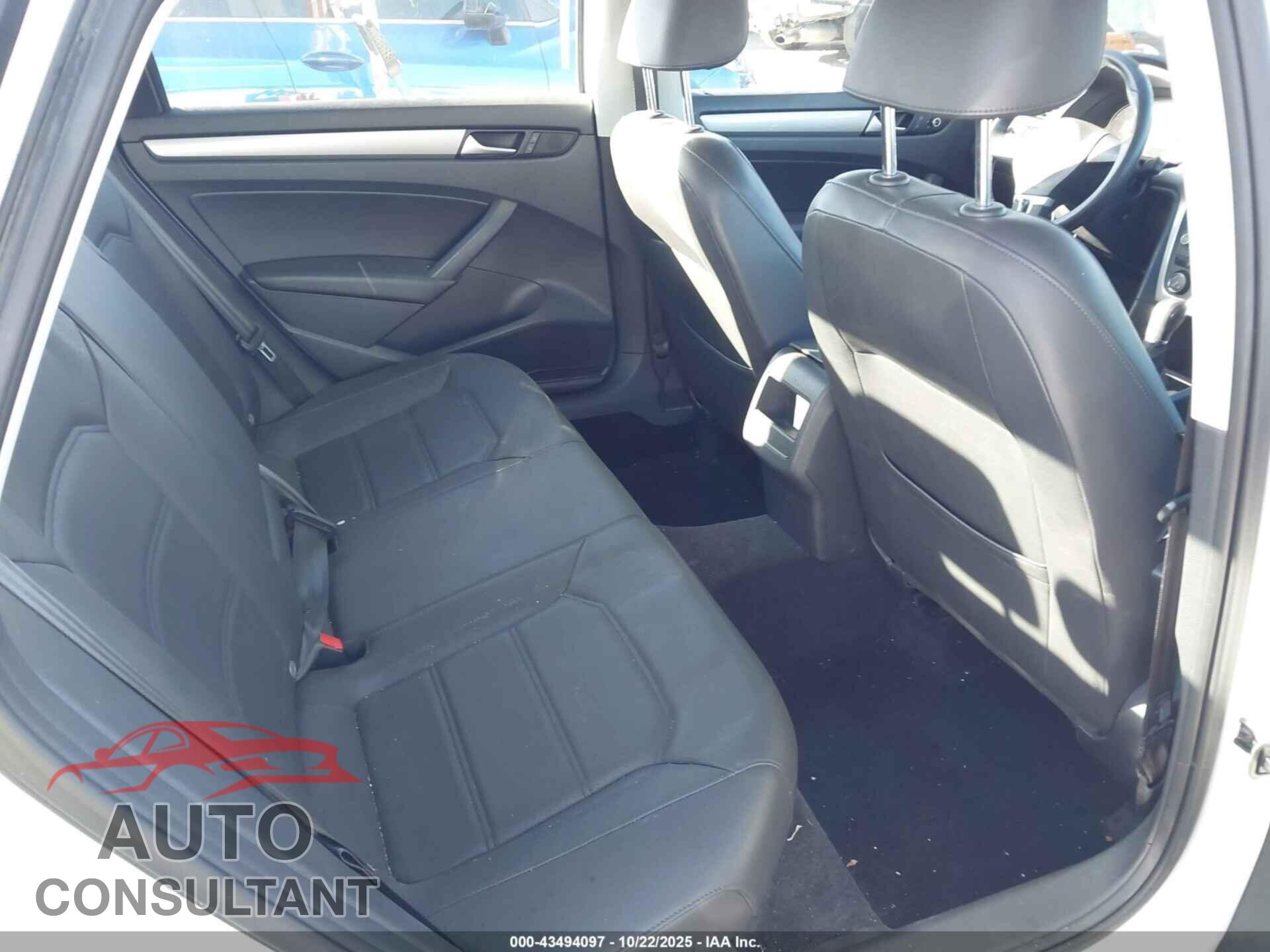 VOLKSWAGEN PASSAT 2015 - 1VWAS7A30FC100362