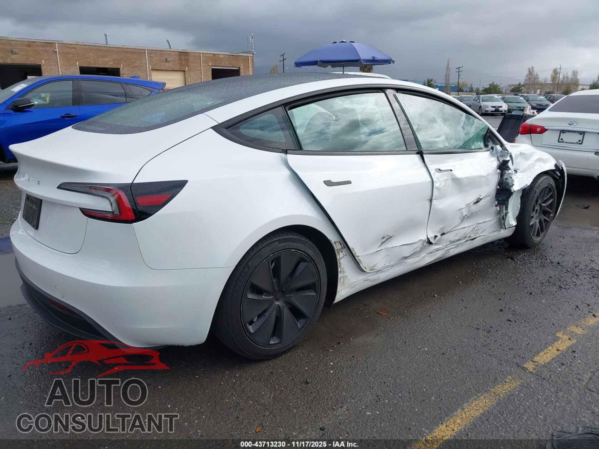 TESLA MODEL 3 2024 - 5YJ3E1EA7RF859428