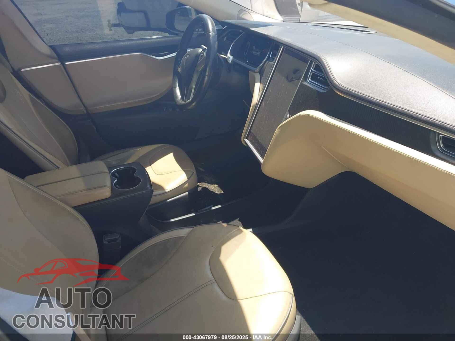 TESLA MODEL S 2013 - 5YJSA1DP8DFP06434