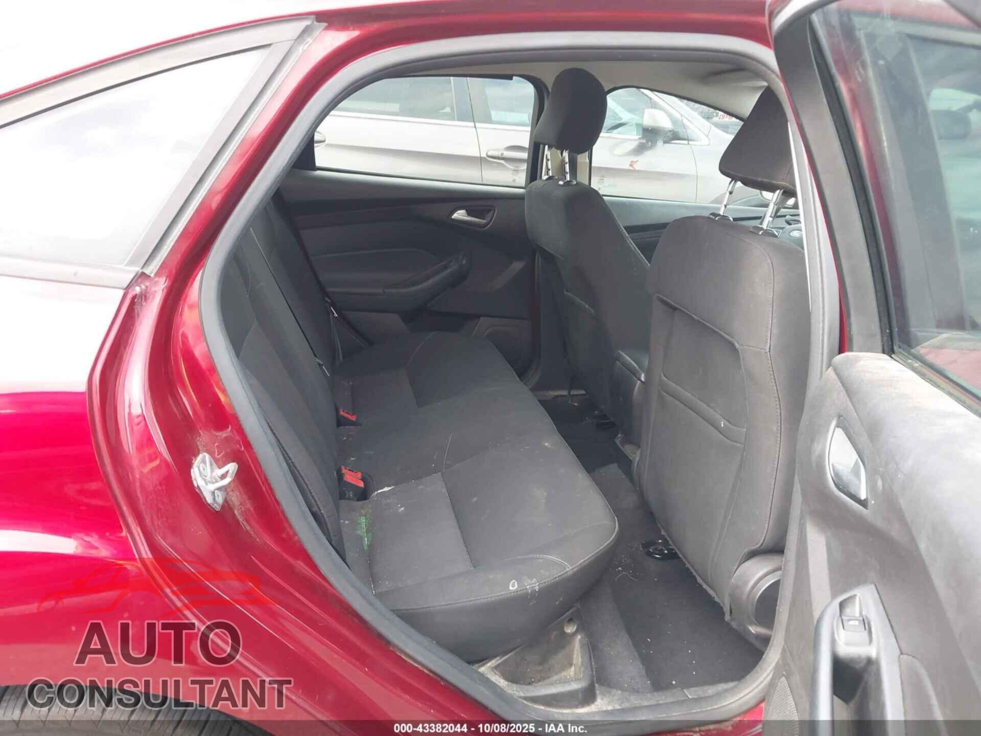 FORD FOCUS 2017 - 1FADP3F26HL204633