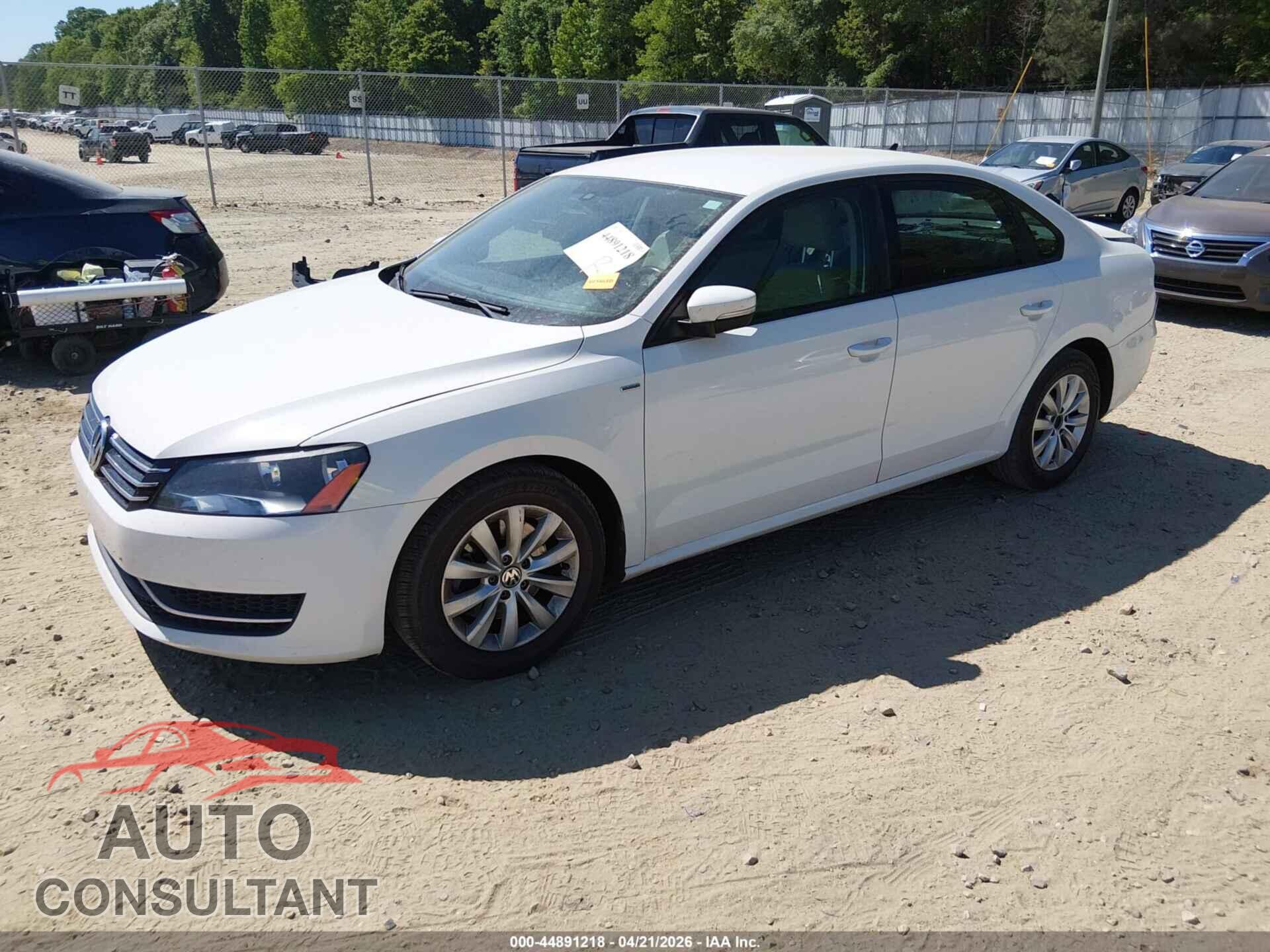 VOLKSWAGEN PASSAT 2015 - 1VWAT7A30FC068686