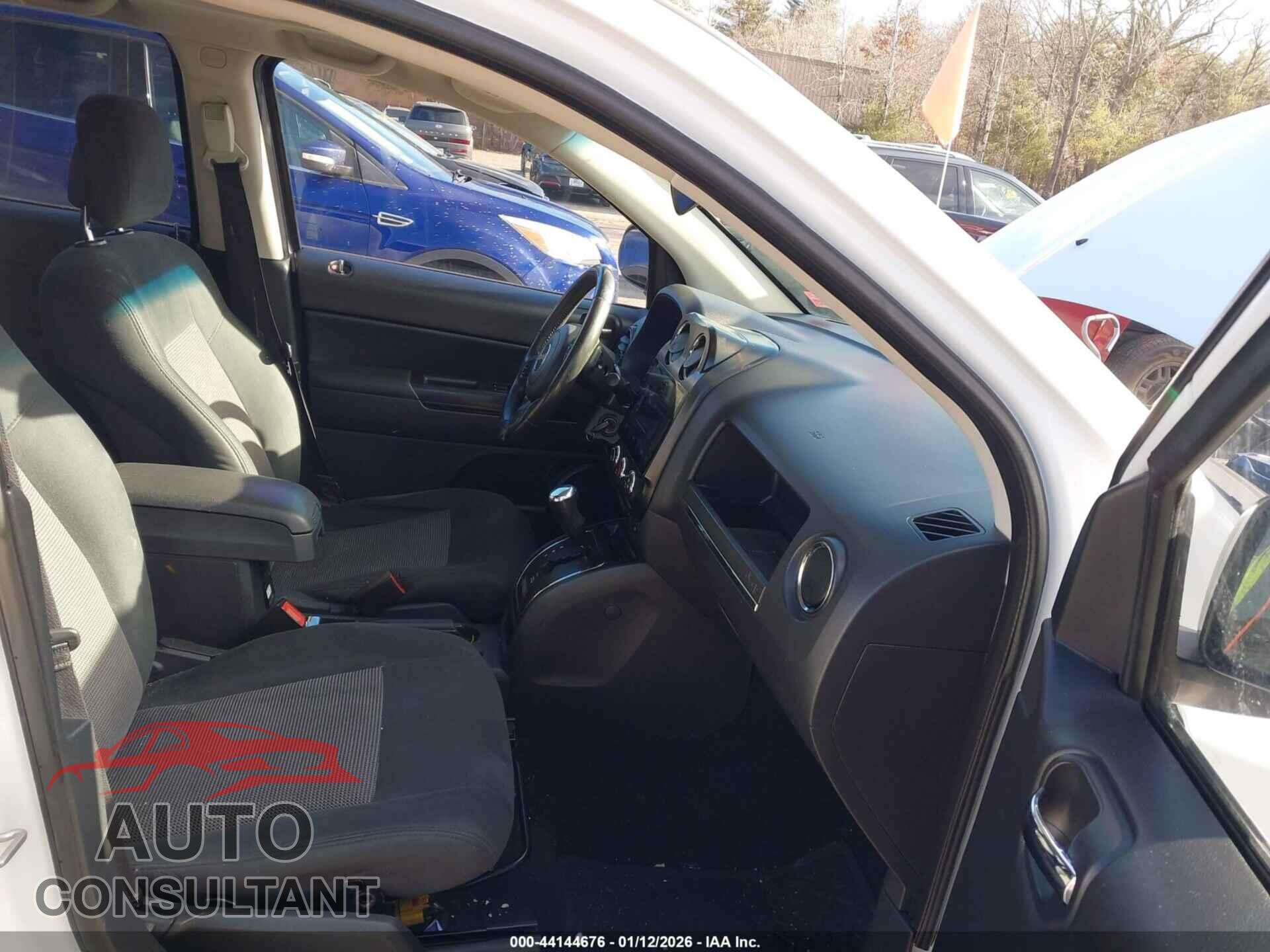 JEEP COMPASS 2011 - 1J4NF1FB5BD244672