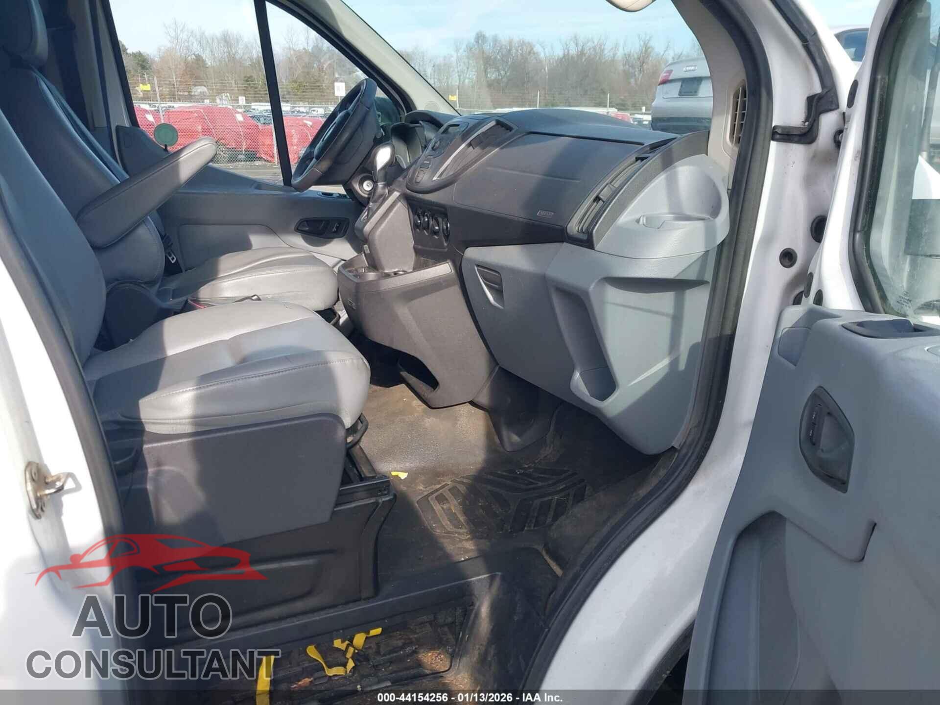 FORD TRANSIT-150 2015 - 1FTNE1YM7FKA84612
