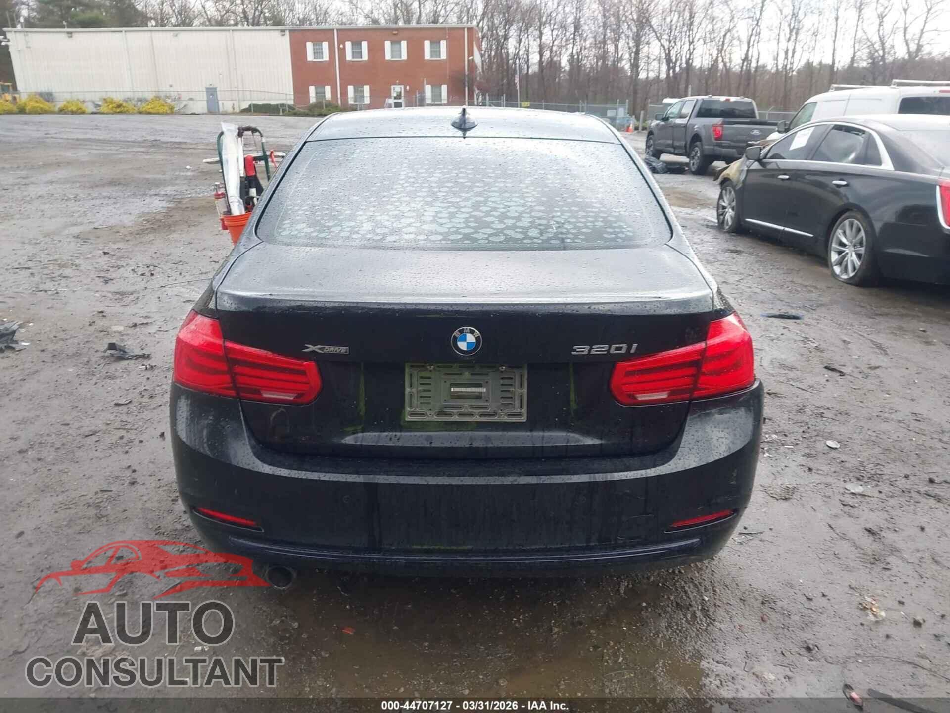 BMW 320I 2016 - WBA8E5G52GNU21957