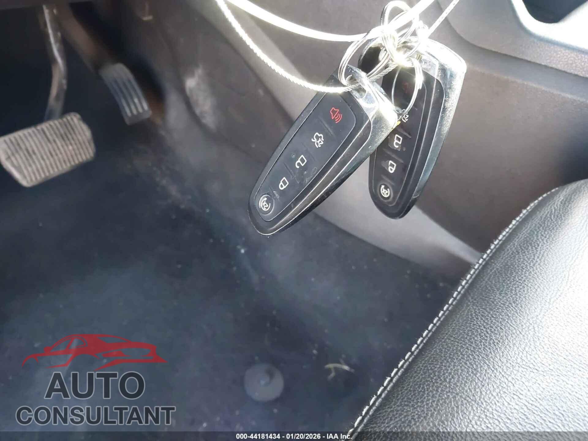 FORD ESCAPE 2017 - 1FMCU0JD7HUC33327