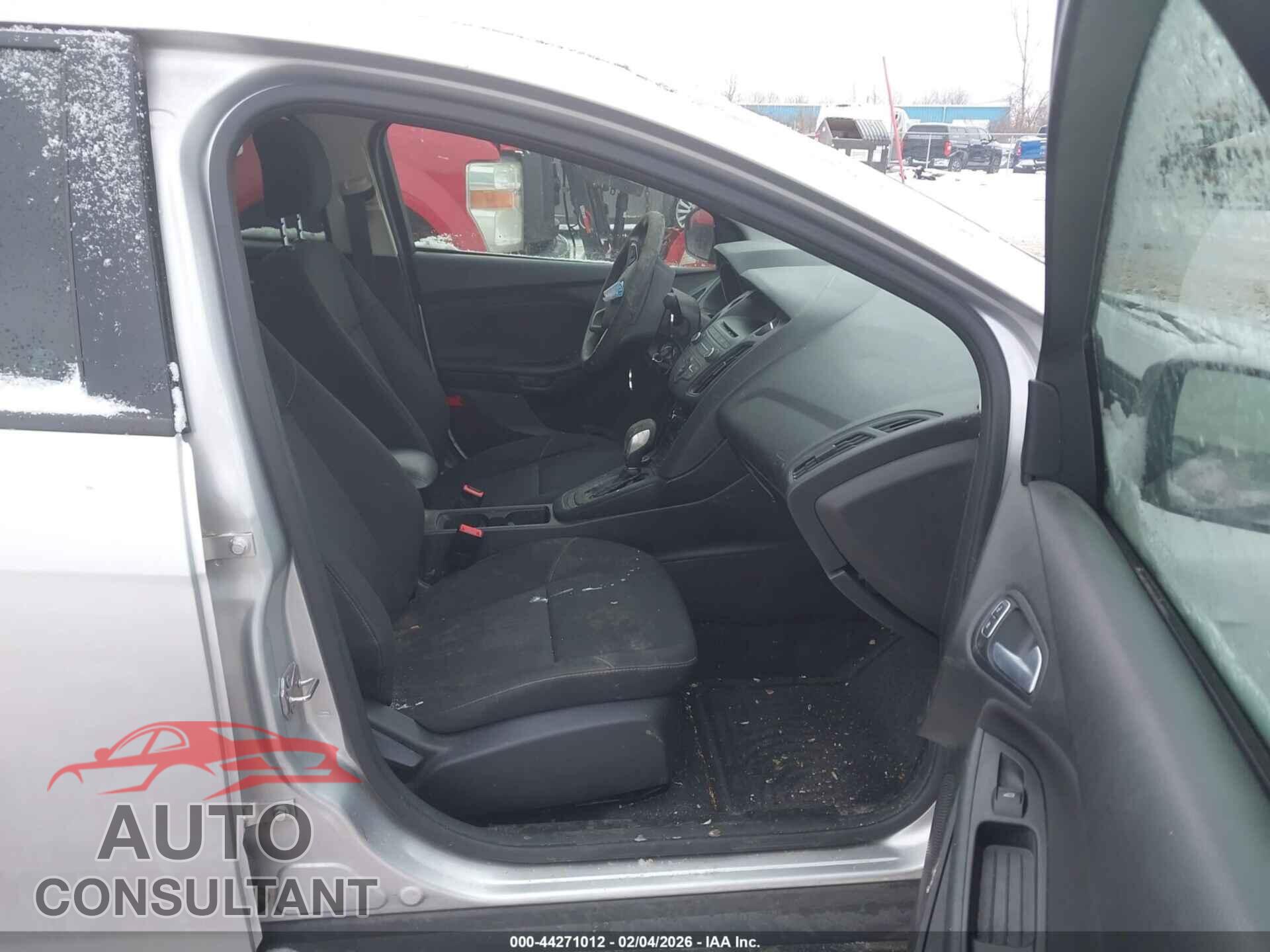 FORD FOCUS 2017 - 1FADP3F23HL209319