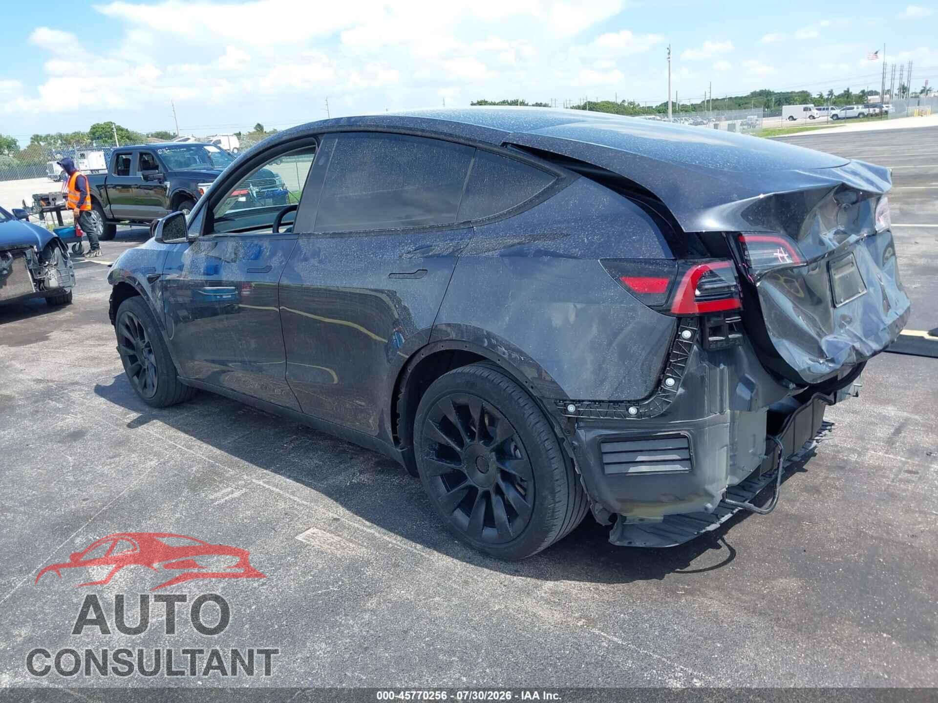 TESLA MODEL Y 2025 - 7SAYGDED9SA377092