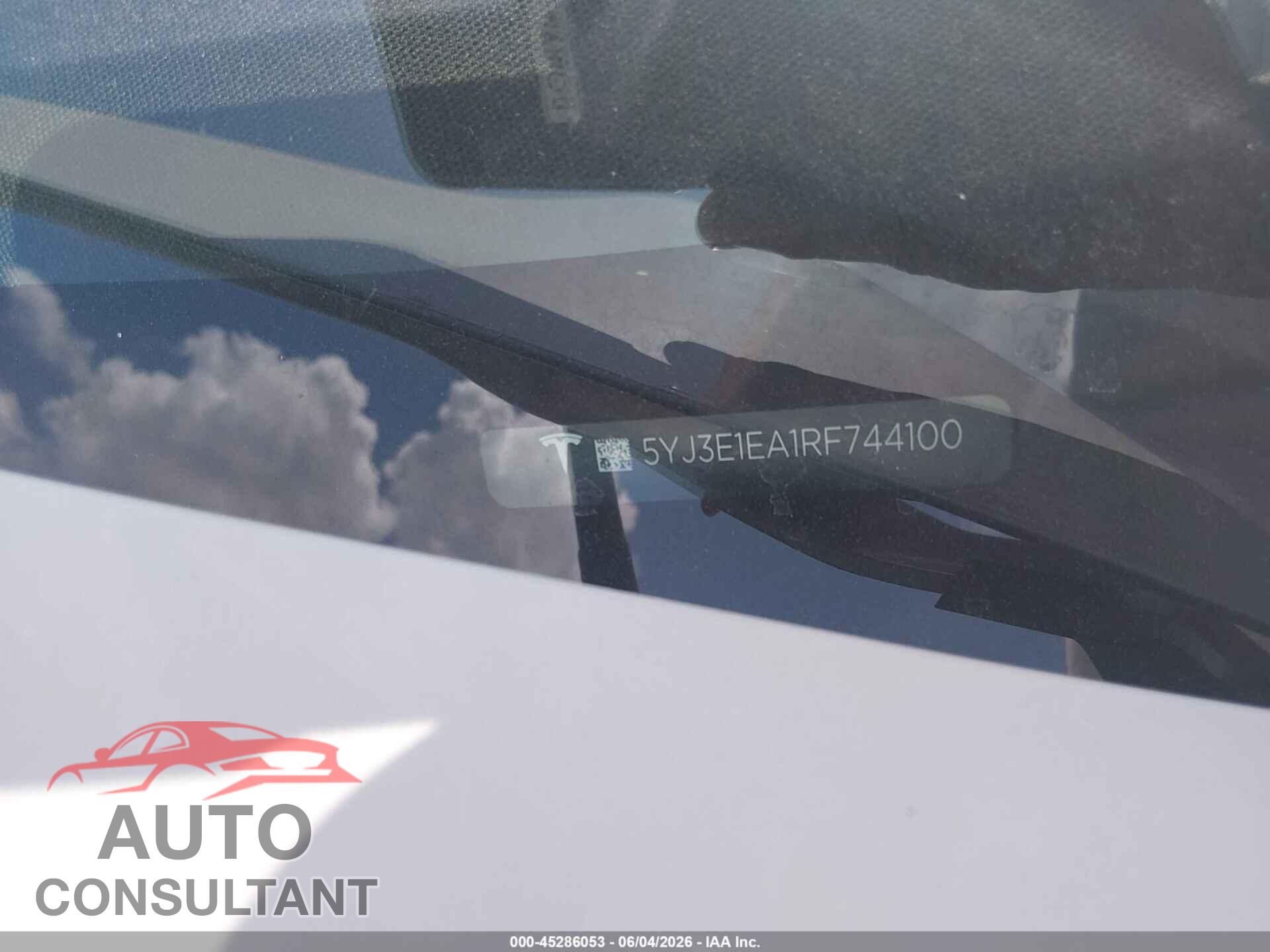 TESLA MODEL 3 2024 - 5YJ3E1EA1RF744100