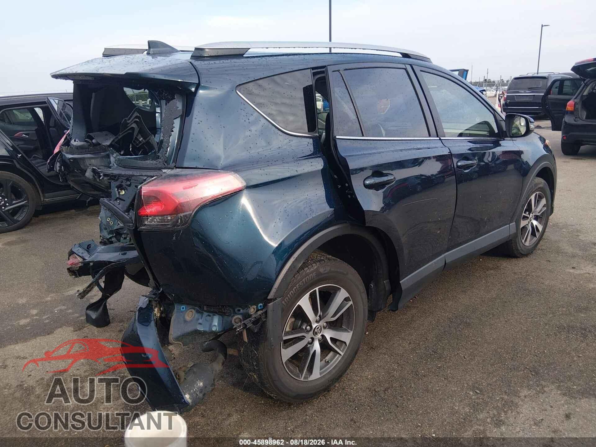 TOYOTA RAV4 2017 - JTMRFREV4HJ106830