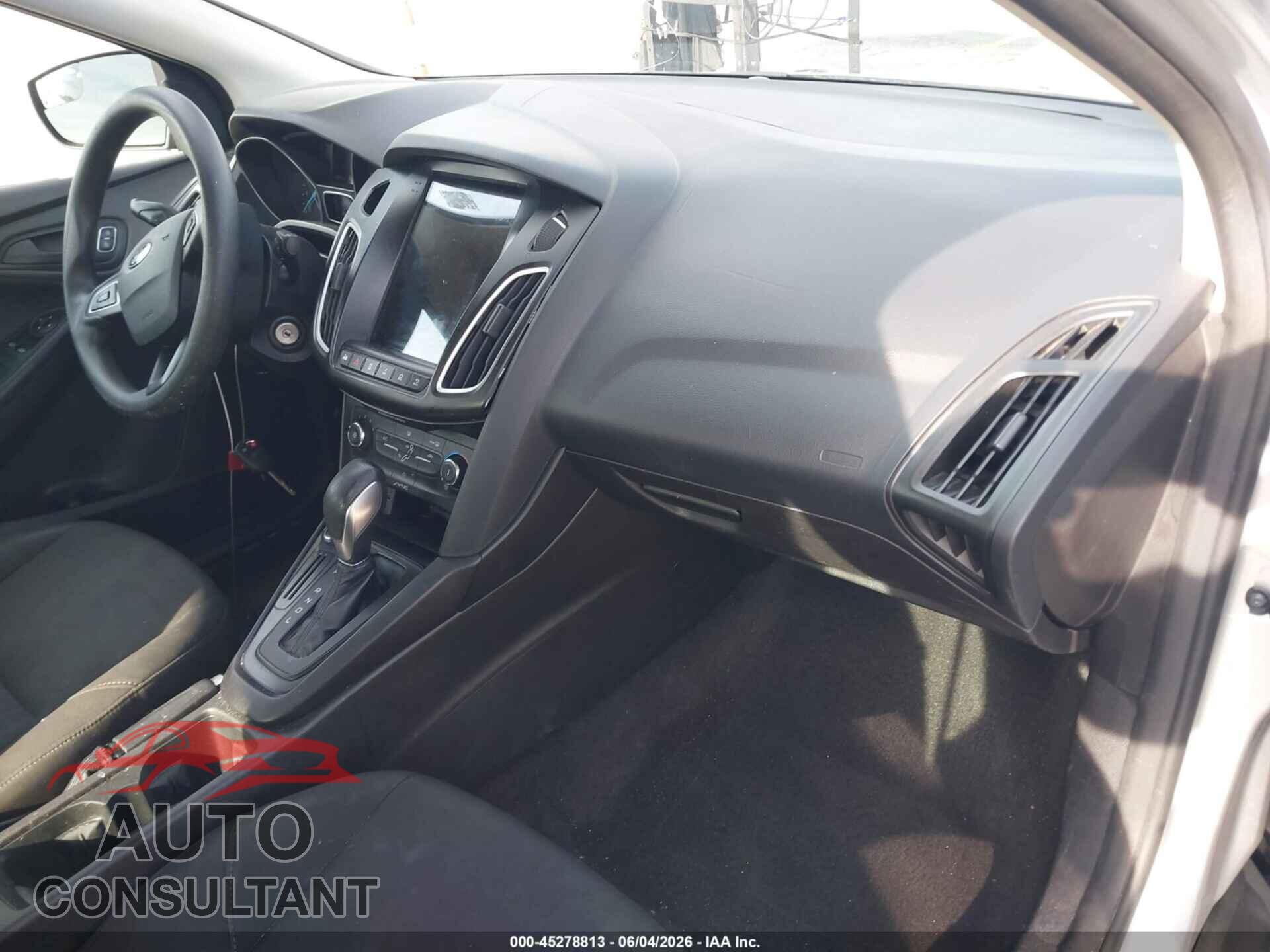 FORD FOCUS 2015 - 1FADP3E20FL345177