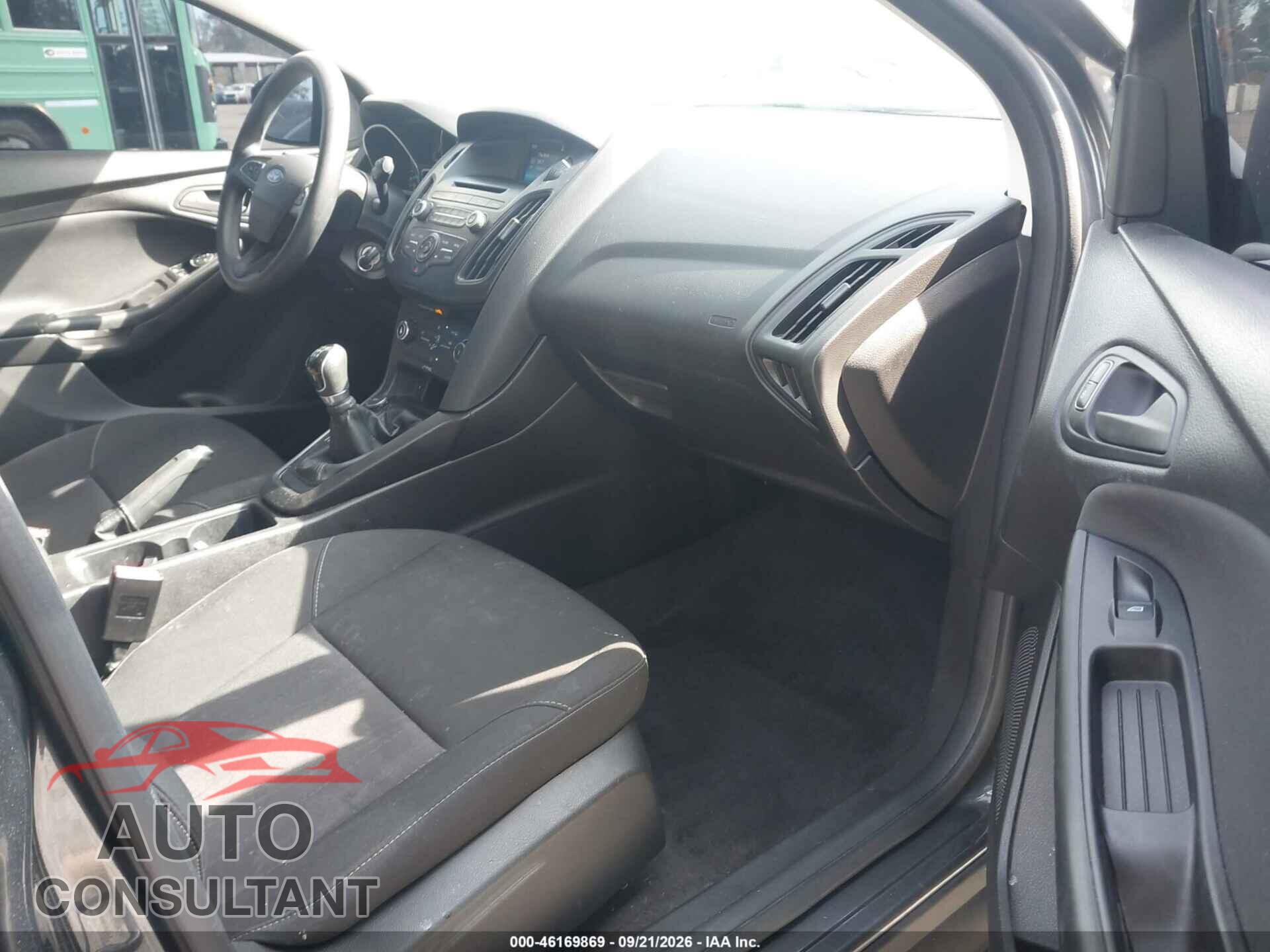 FORD FOCUS 2017 - 1FADP3E23HL299993