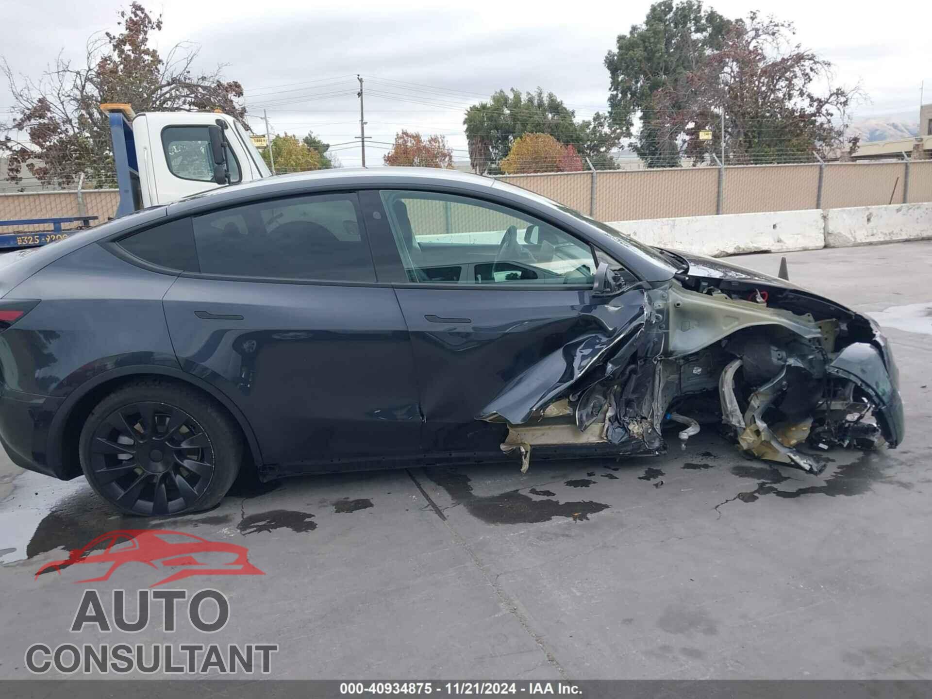 TESLA MODEL Y 2024 - 7SAYGDEE6RF025657