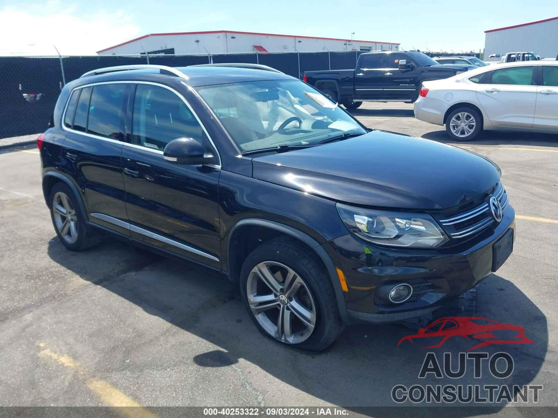 VOLKSWAGEN TIGUAN 2017 - WVGUV7AX3HK022481