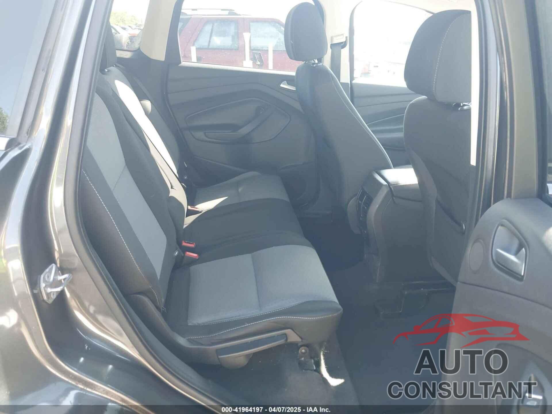 FORD ESCAPE 2017 - 1FMCU0GD7HUA38402