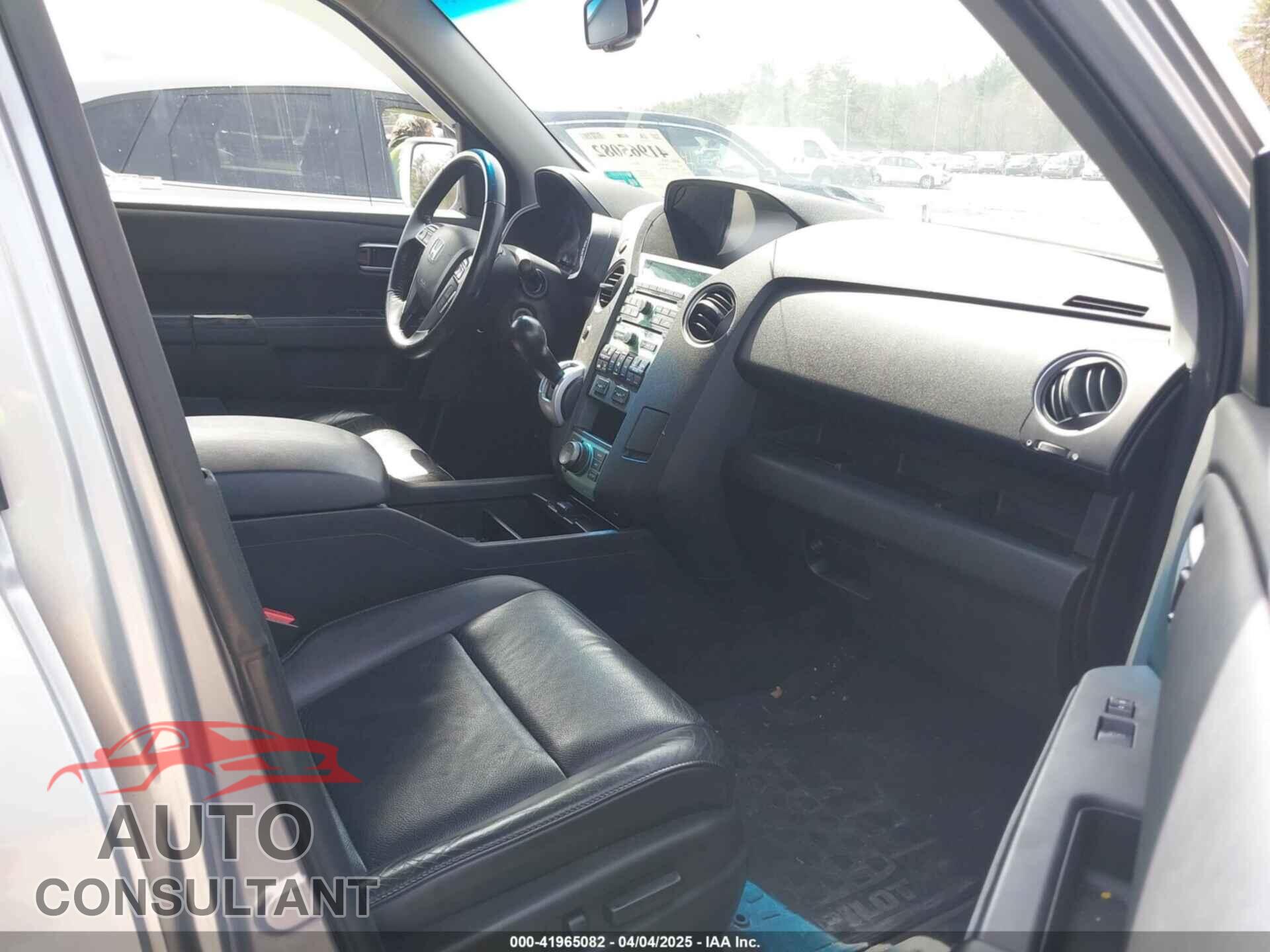 HONDA PILOT 2011 - 5FNYF4H90BB022354