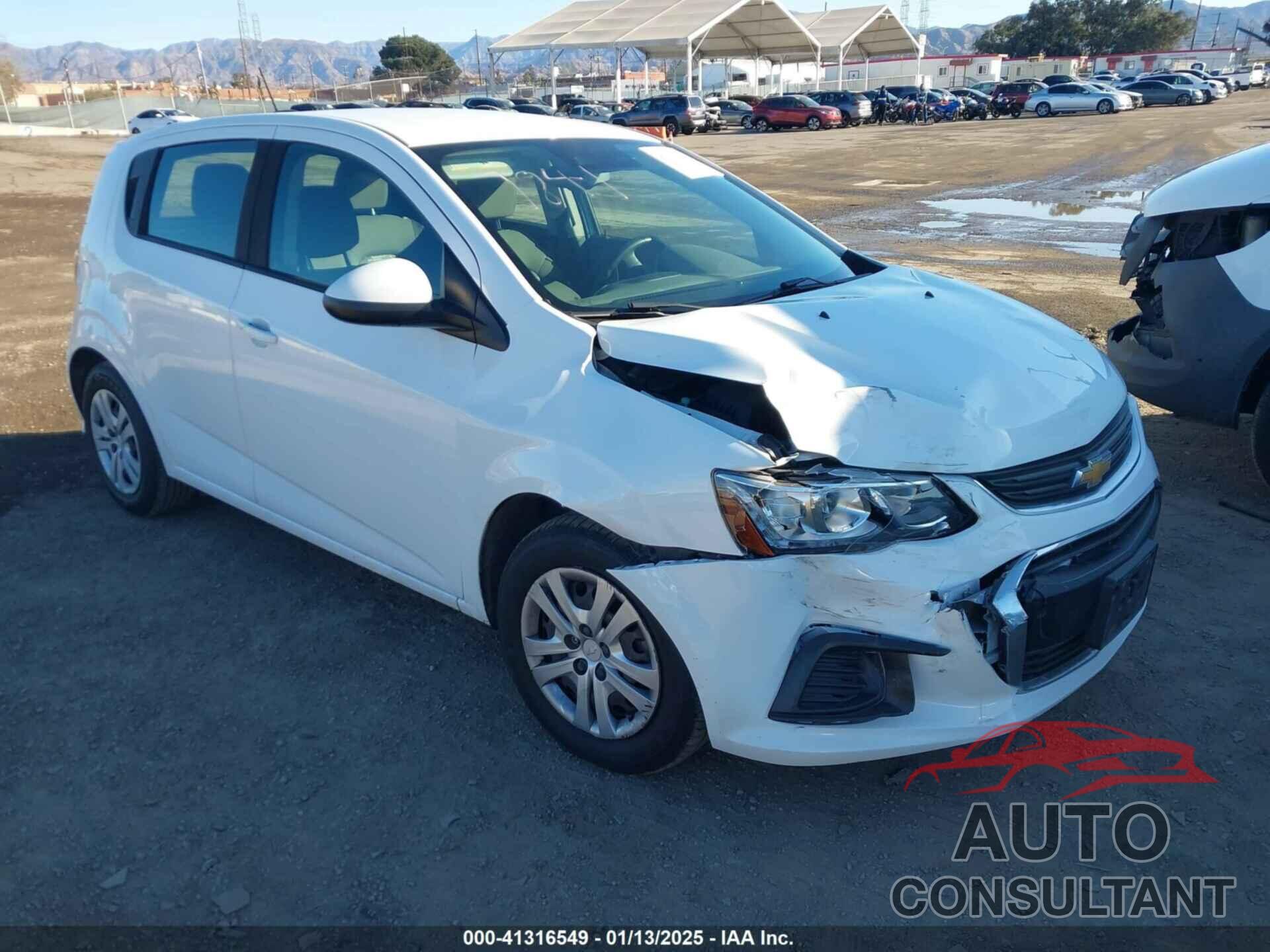 CHEVROLET SONIC 2019 - 1G1JG6SB9K4135905