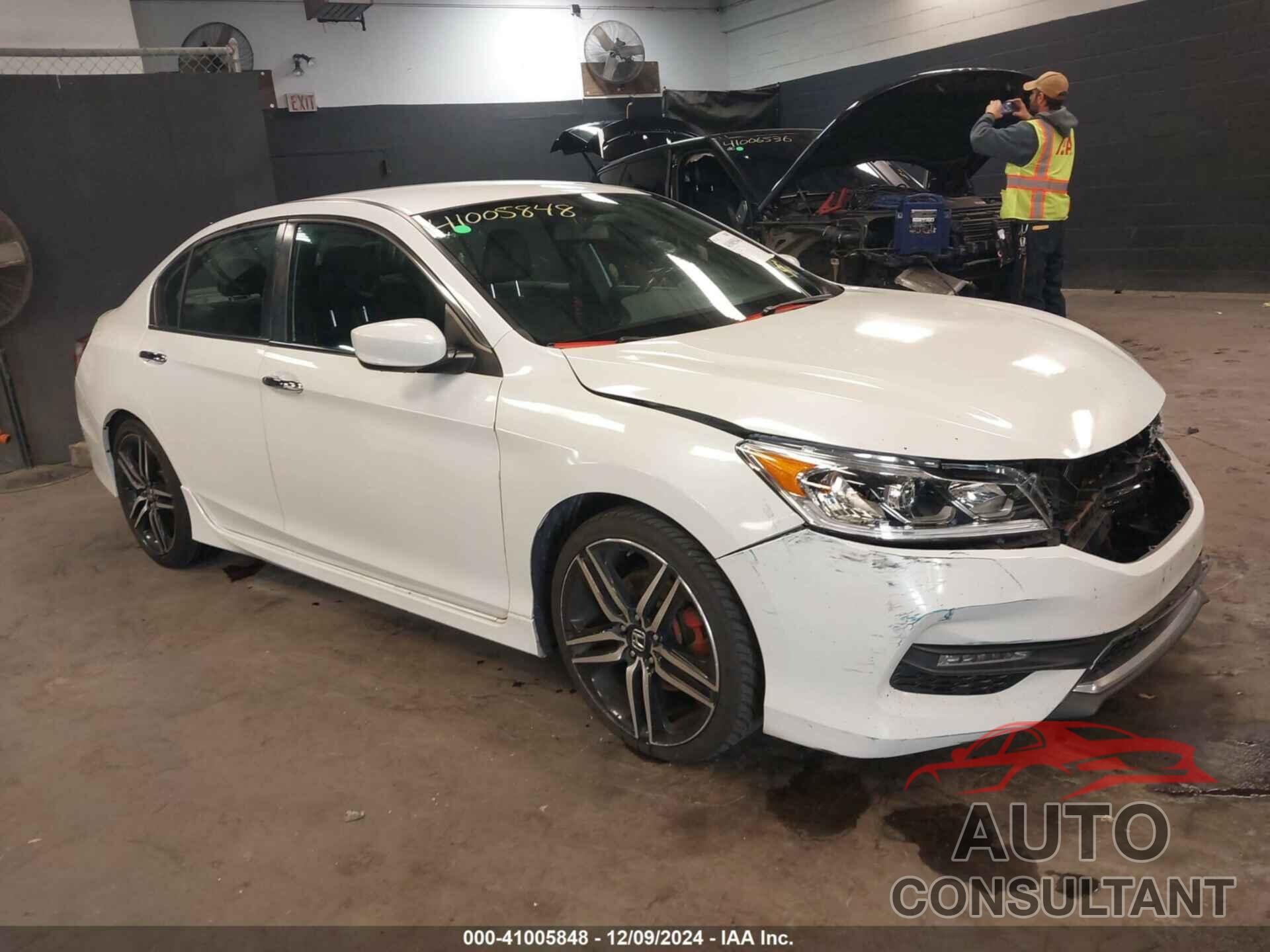 HONDA ACCORD 2017 - 1HGCR2F58HA097957