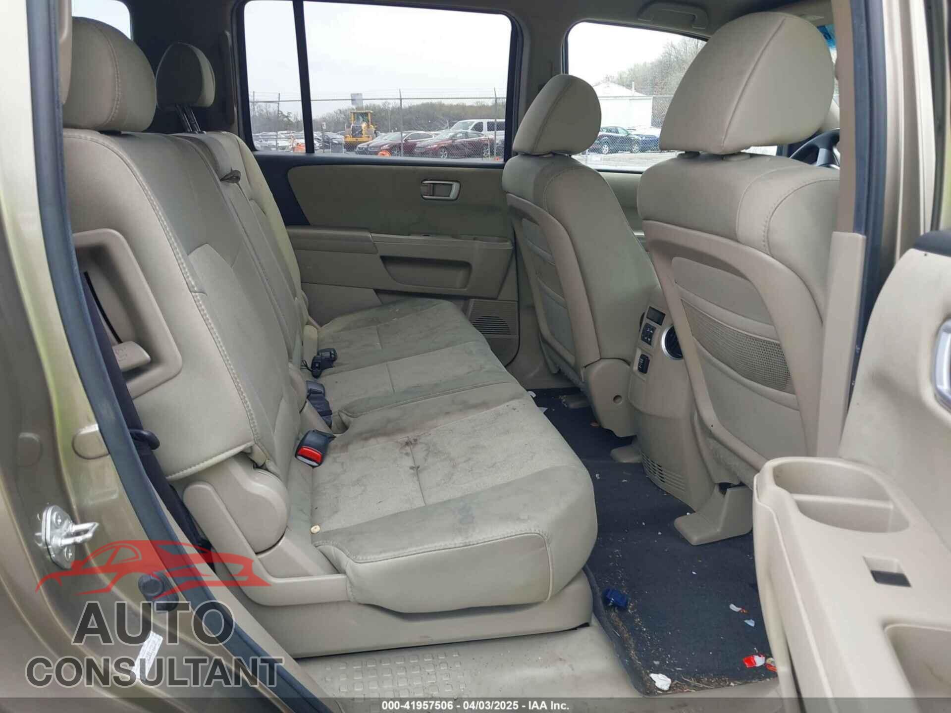 HONDA PILOT 2011 - 5FNYF4H21BB103169