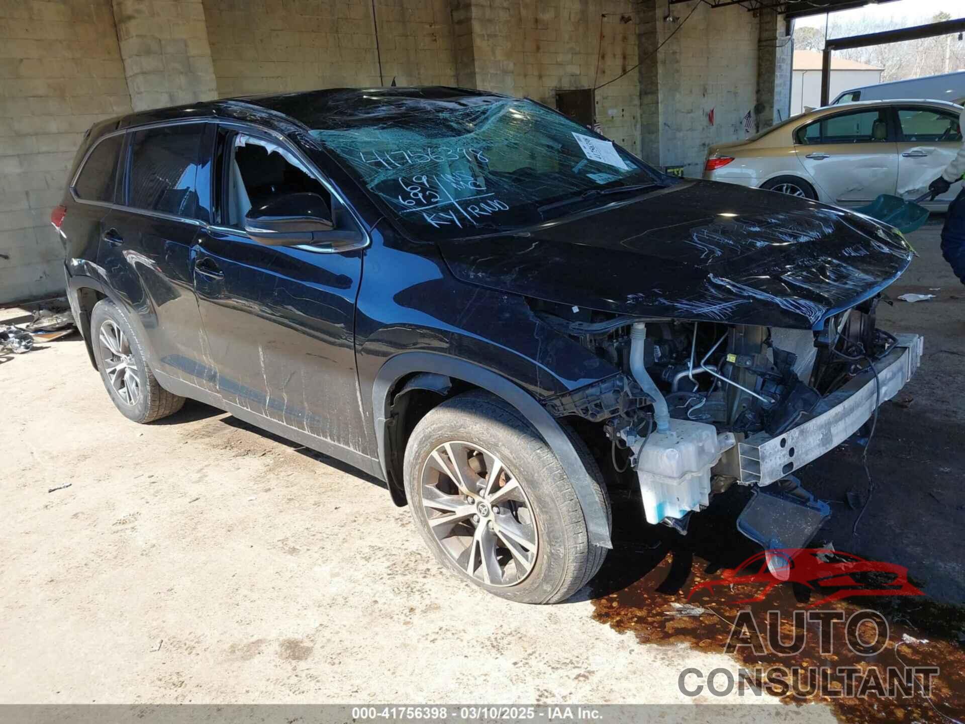 TOYOTA HIGHLANDER 2019 - 5TDBZRFH2KS743601