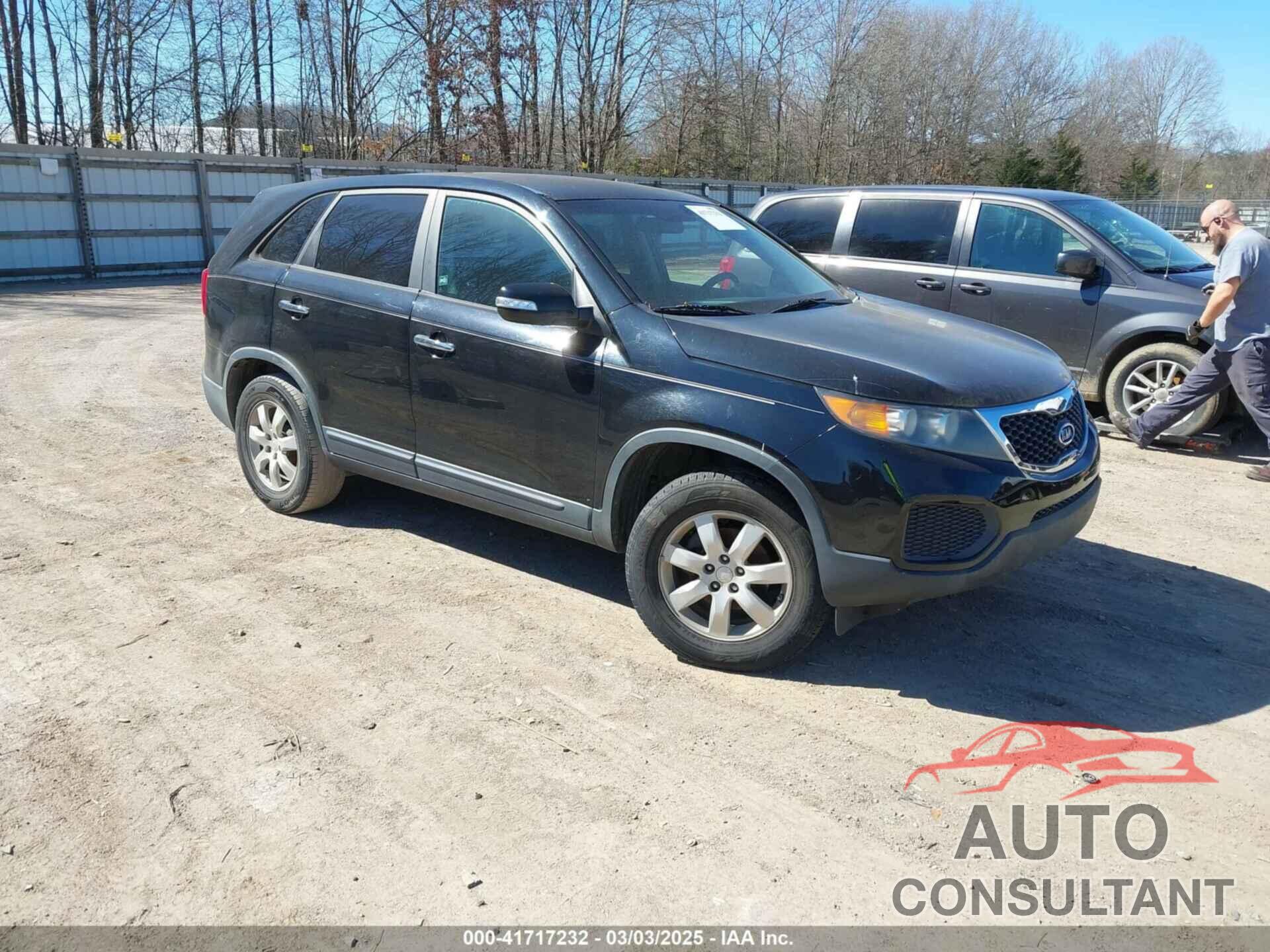 KIA SORENTO 2011 - 5XYKT3A17BG012880