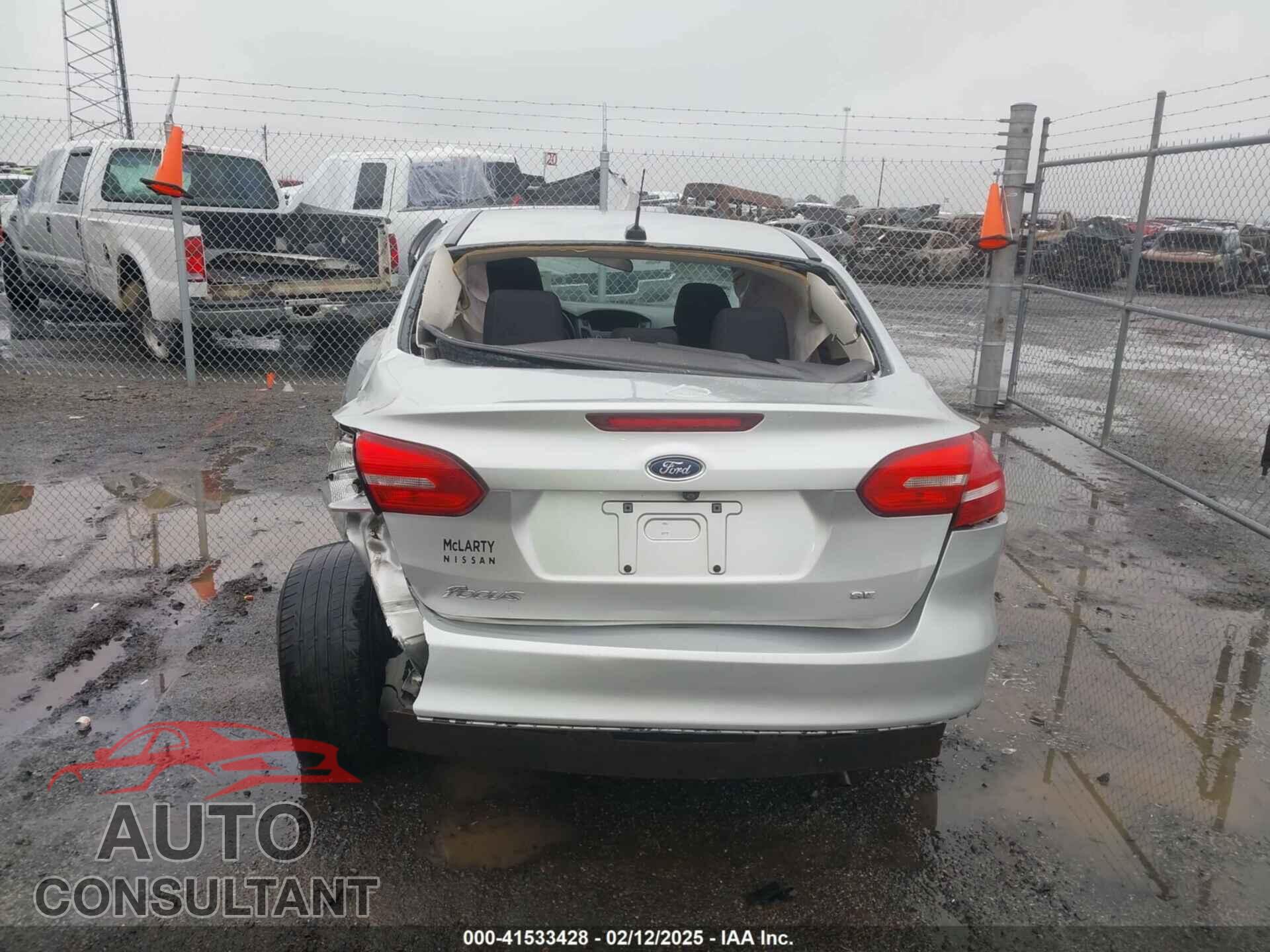 FORD FOCUS 2017 - 1FADP3F24HL210401