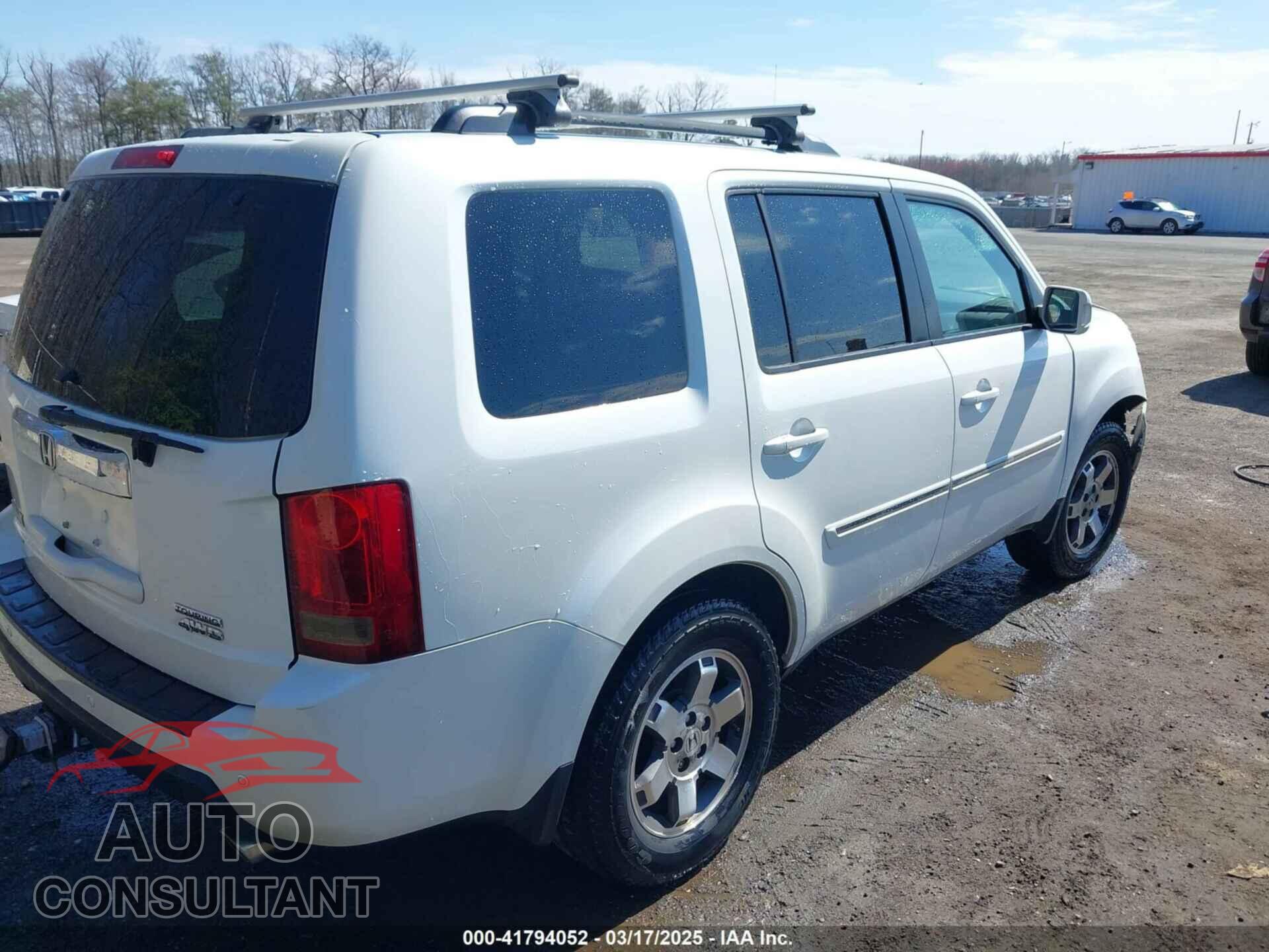 HONDA PILOT 2011 - 5FNYF4H96BB014095