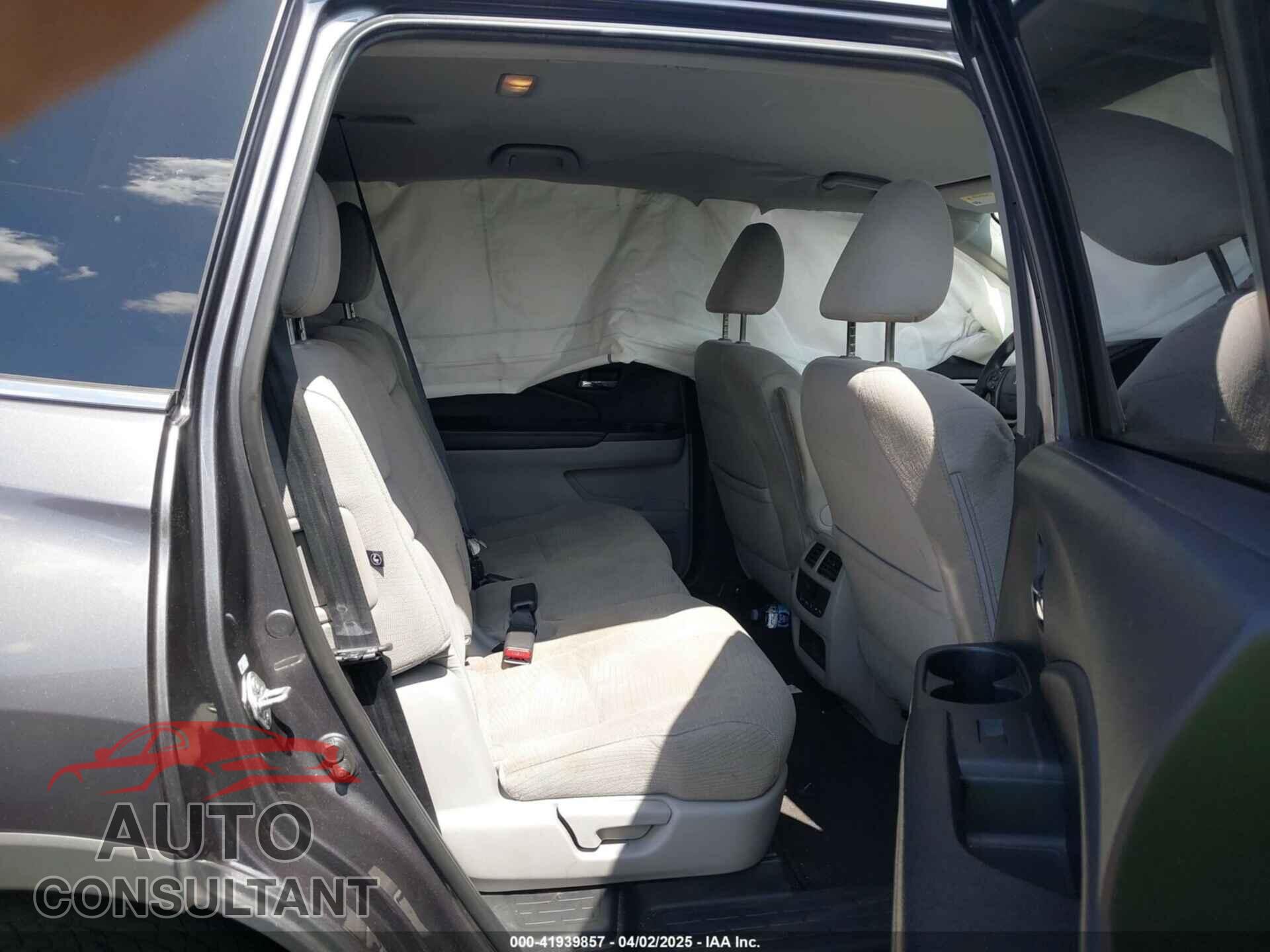 HONDA PILOT 2017 - 5FNYF5H37HB019476