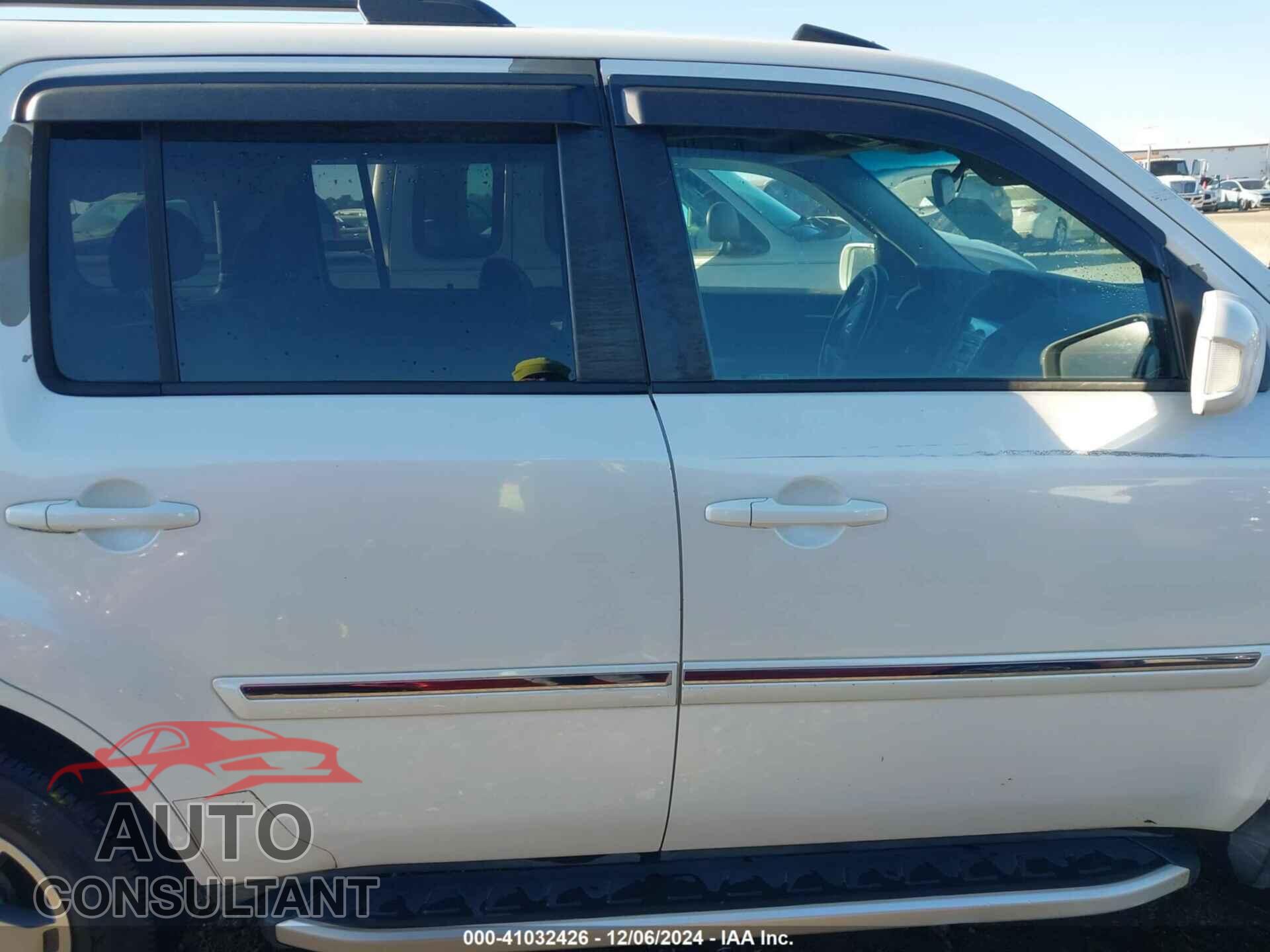 HONDA PILOT 2011 - 5FNYF3H99BB045951