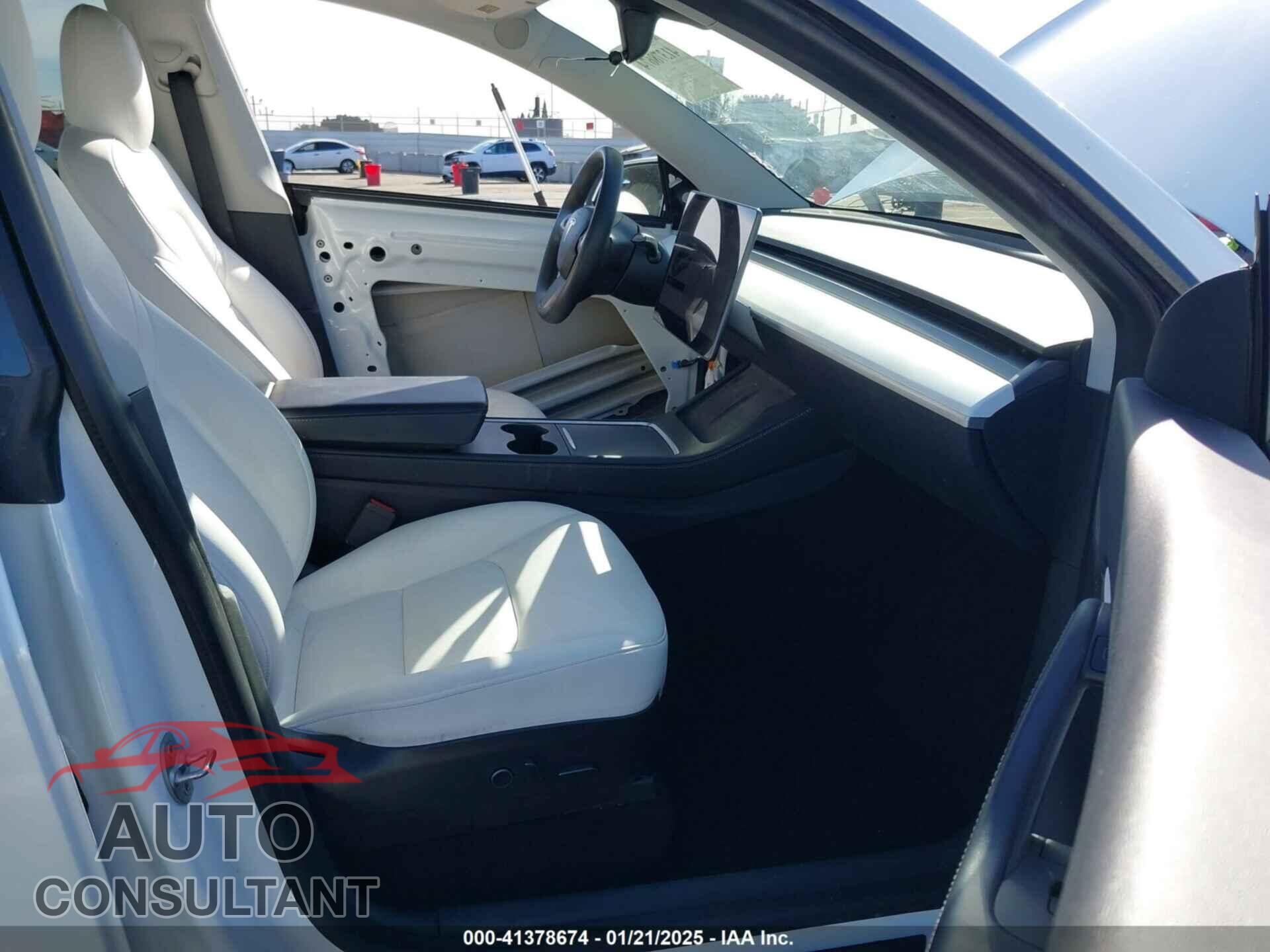 TESLA MODEL Y 2021 - 5YJYGDED4MF162982