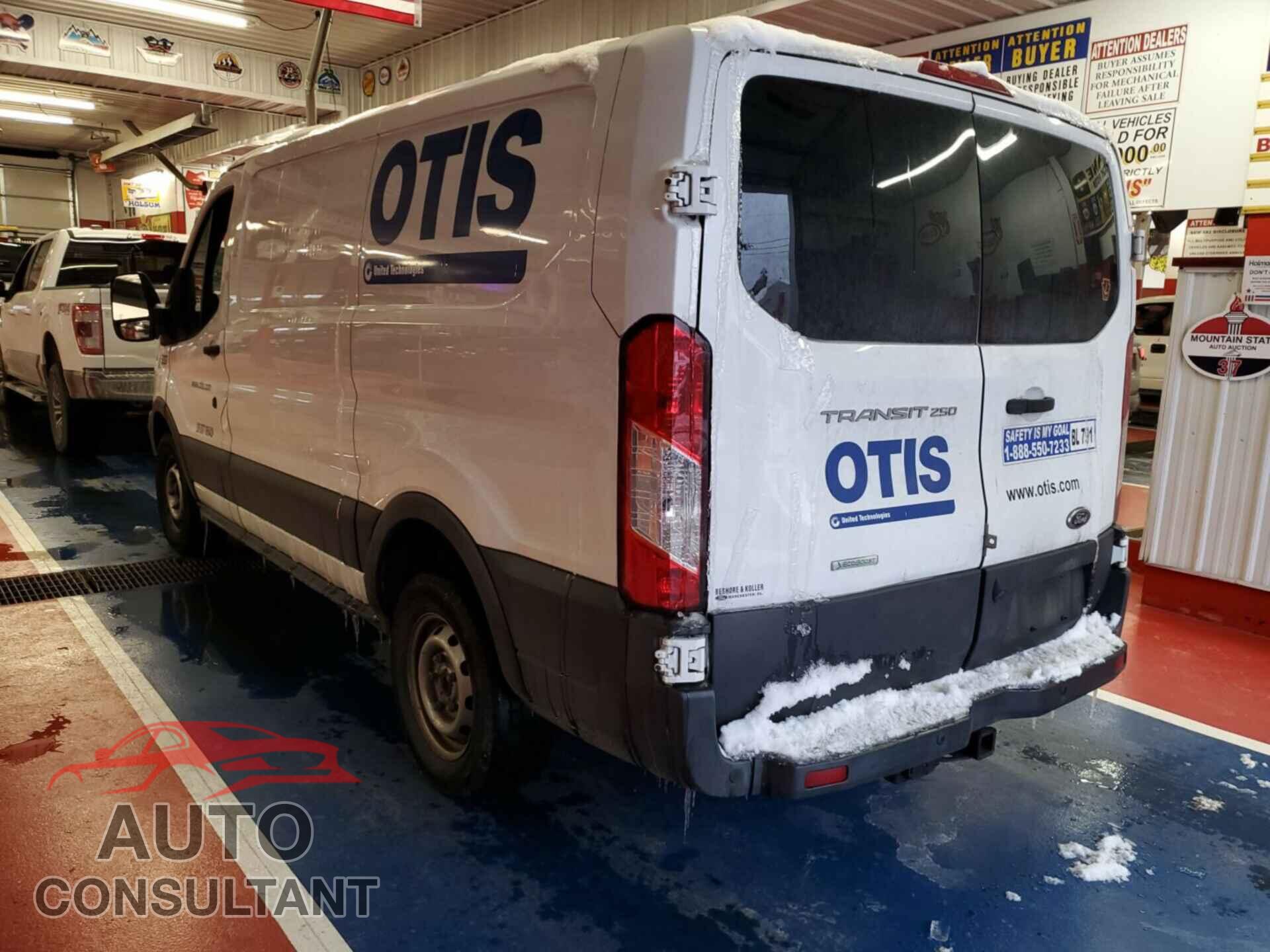 FORD TRANSIT-250 2017 - 1FTYR1YG3HKA67997