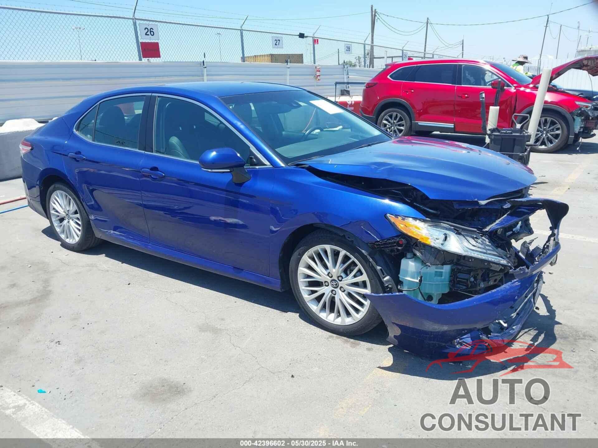 TOYOTA CAMRY 2018 - 4T1B11HK0JU509853