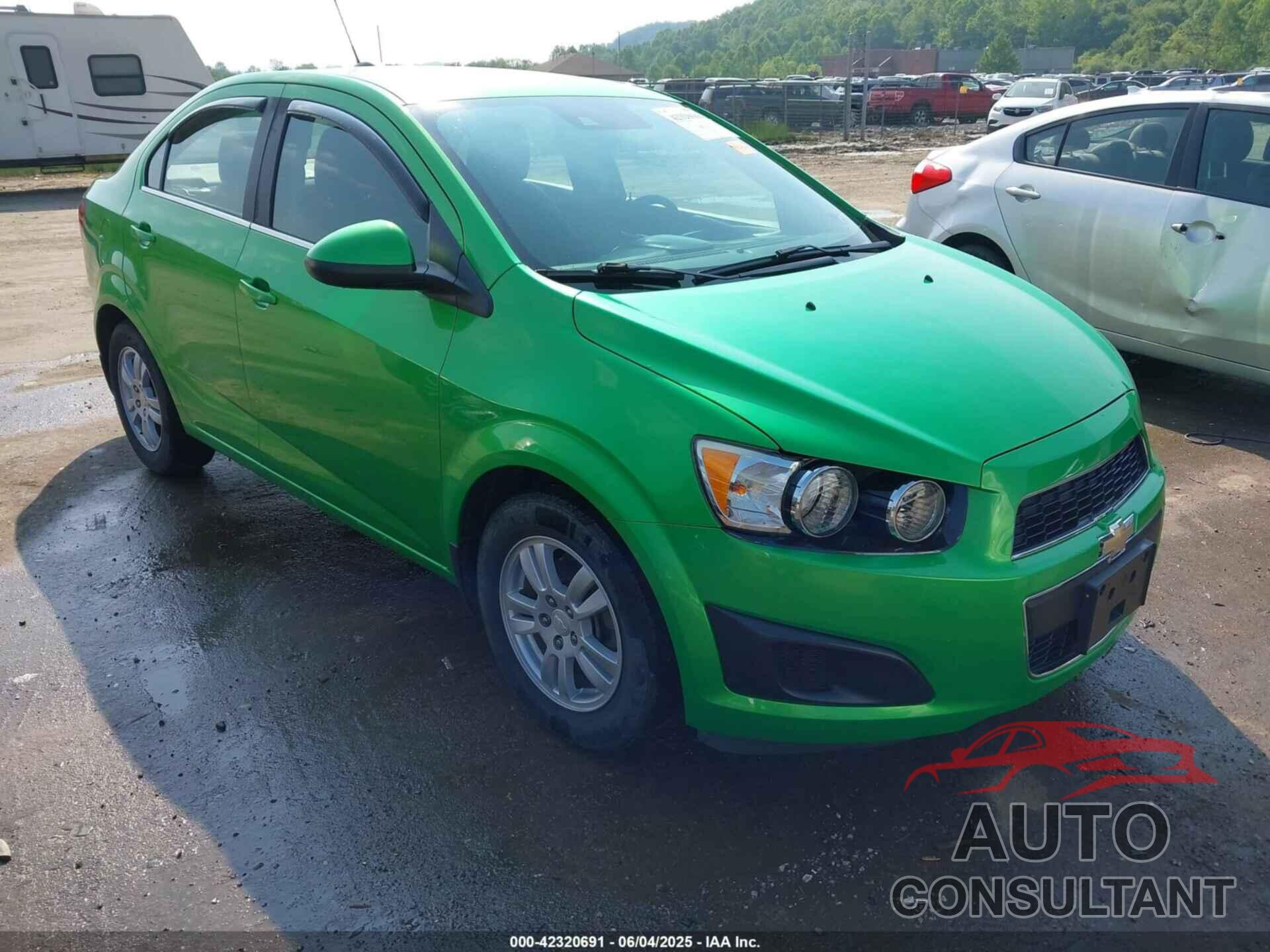 CHEVROLET SONIC 2015 - 1G1JC5SB0F4180162