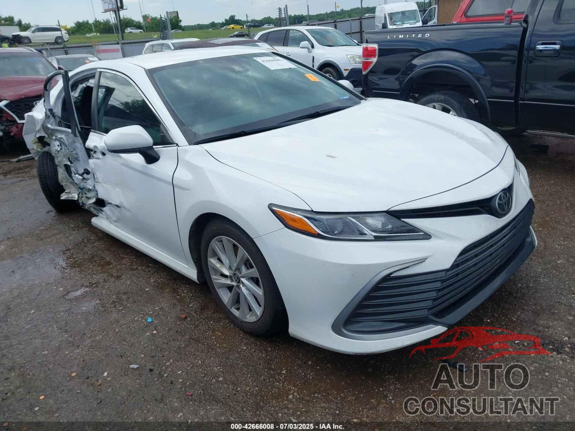 TOYOTA CAMRY 2022 - 4T1C11AK0NU625431
