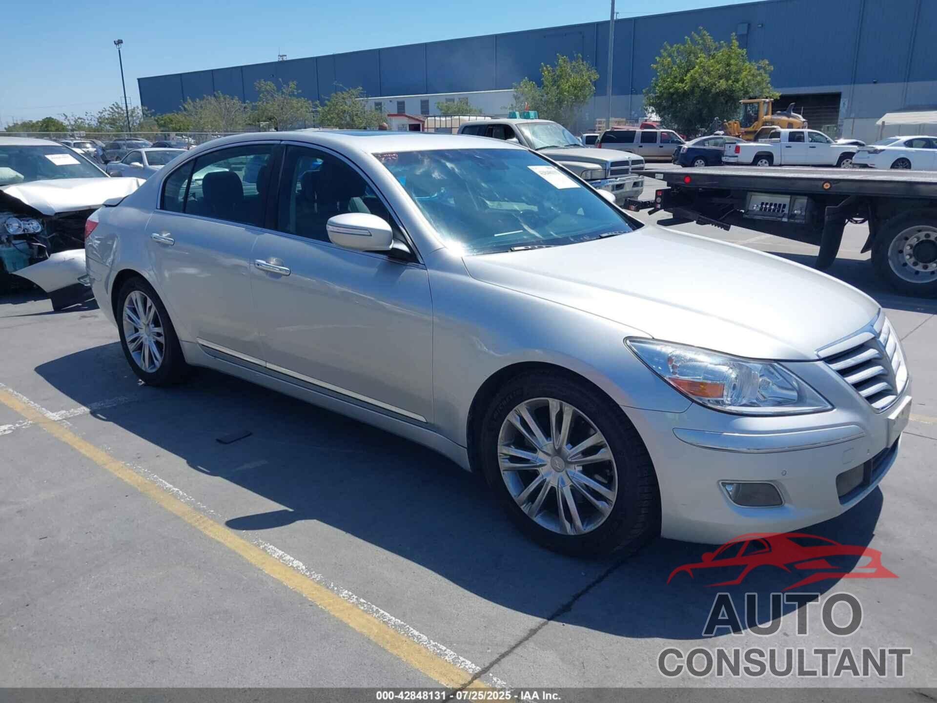 HYUNDAI GENESIS 2011 - KMHGC4DF3BU138523
