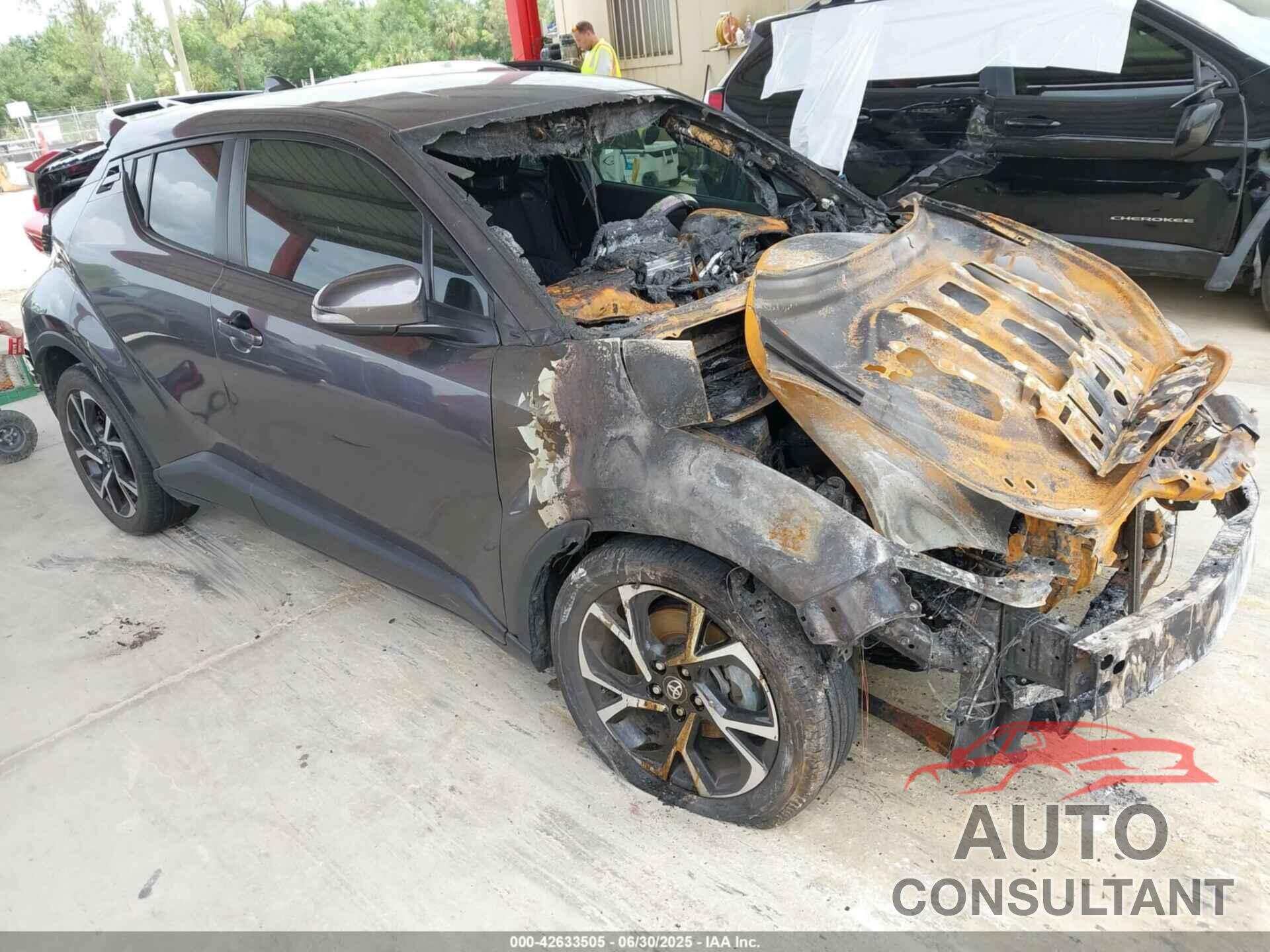 TOYOTA C-HR 2021 - JTNKHMBX8M1114925