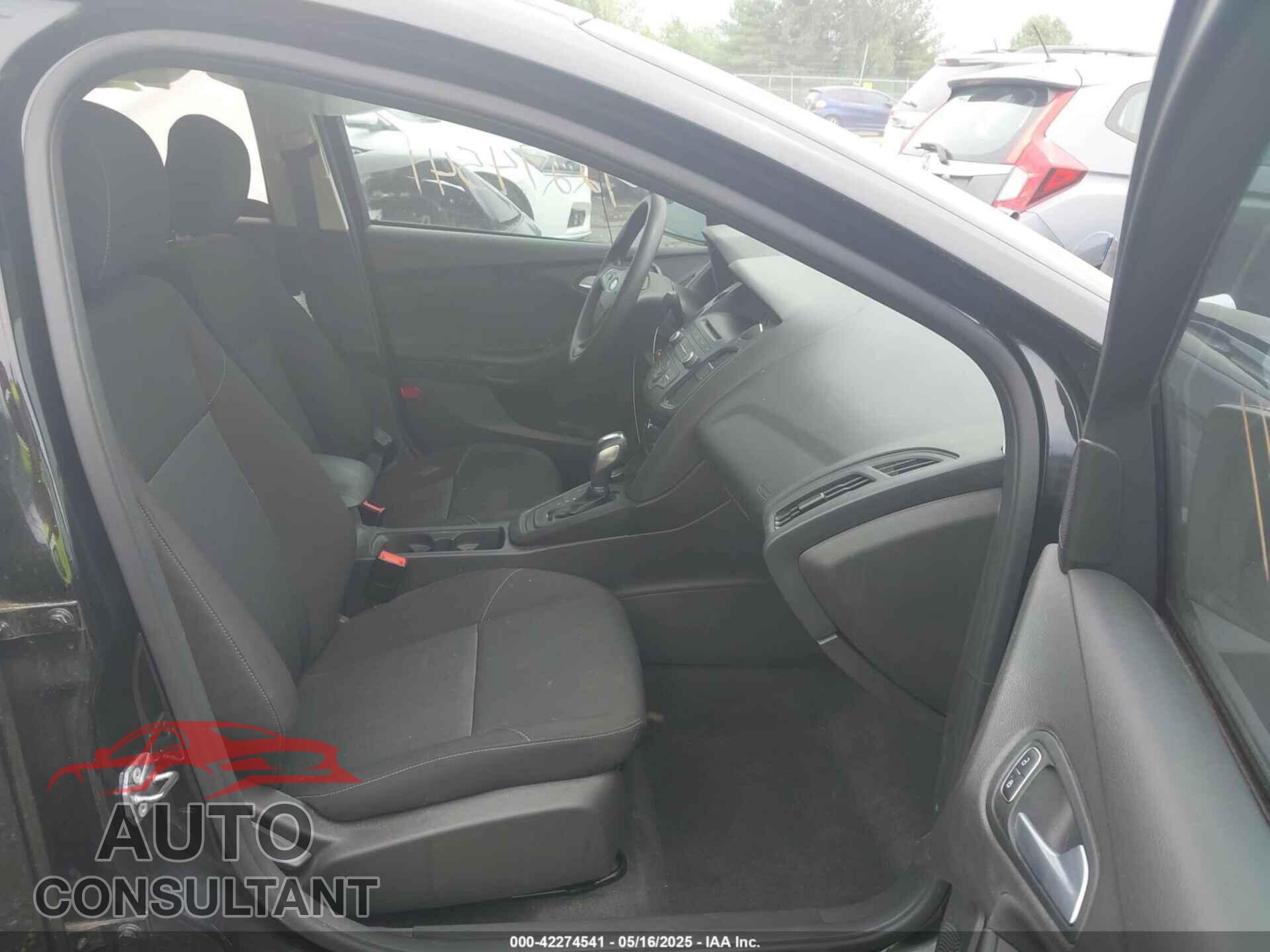 FORD FOCUS 2015 - 1FADP3F26FL239511