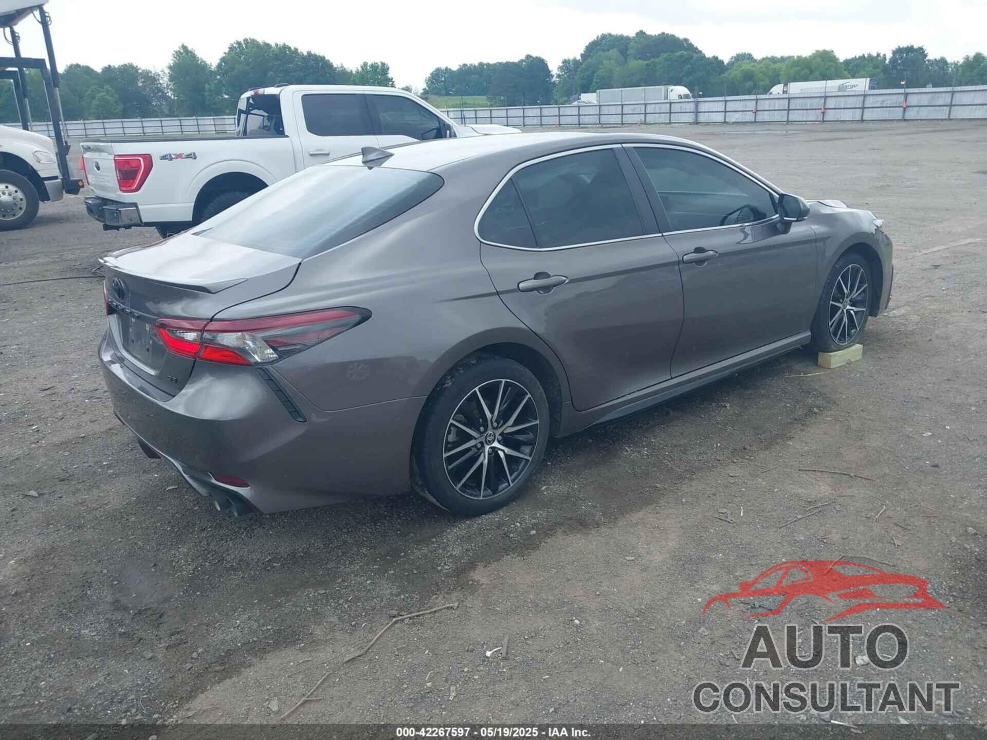 TOYOTA CAMRY 2023 - 4T1G11AK8PU798523
