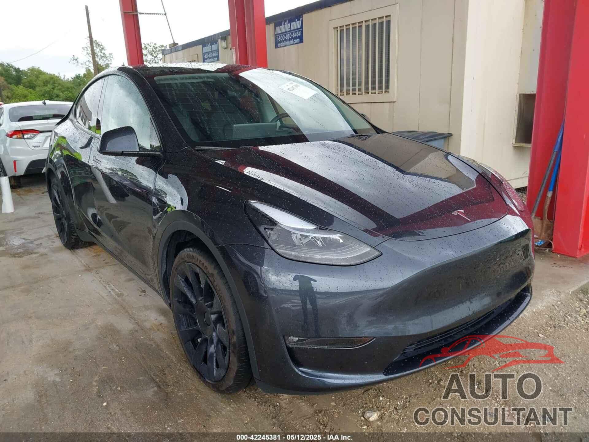 TESLA MODEL Y 2024 - 7SAYGAEE3RF039918