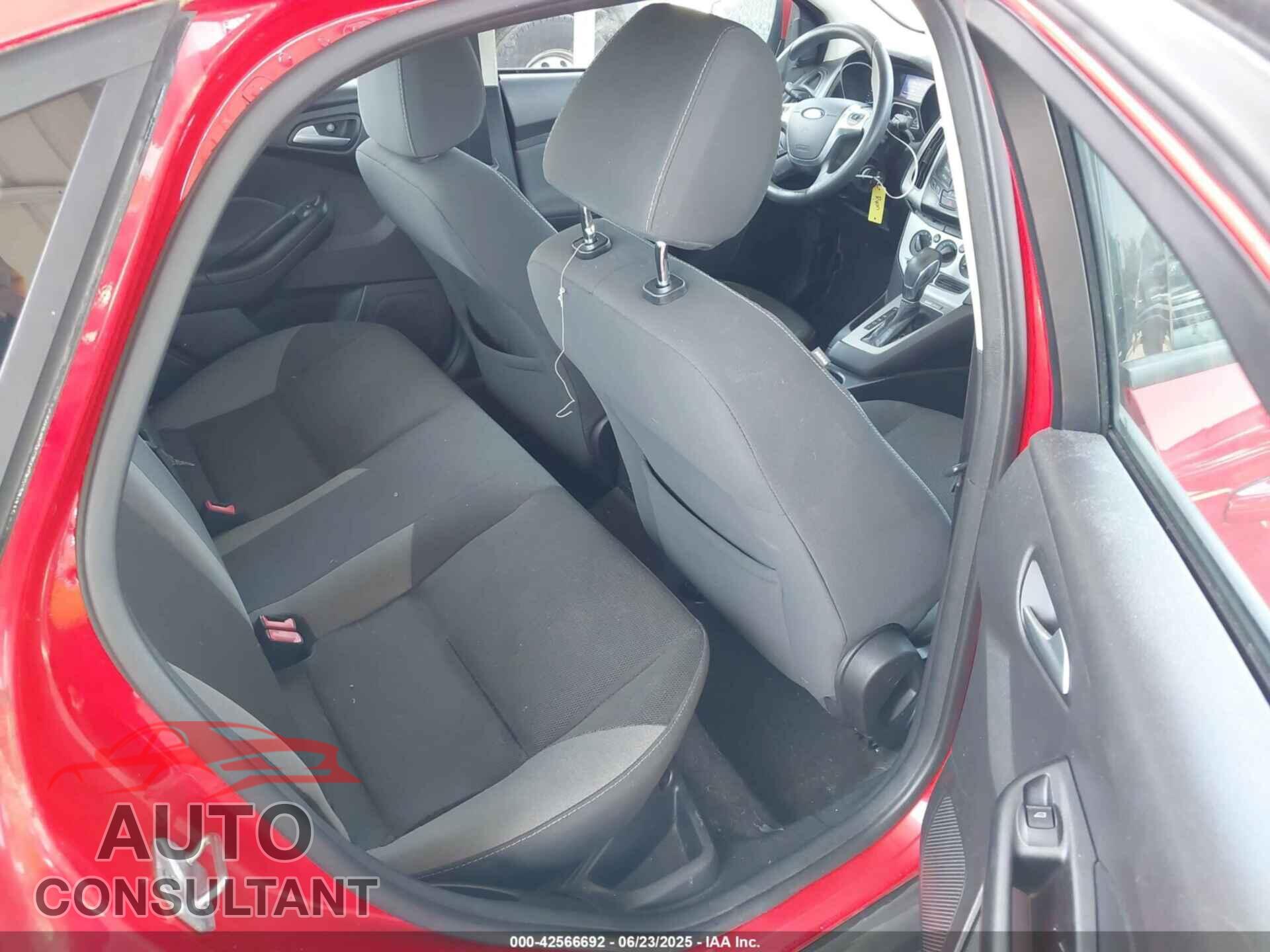 FORD FOCUS 2014 - 1FADP3F27EL107212