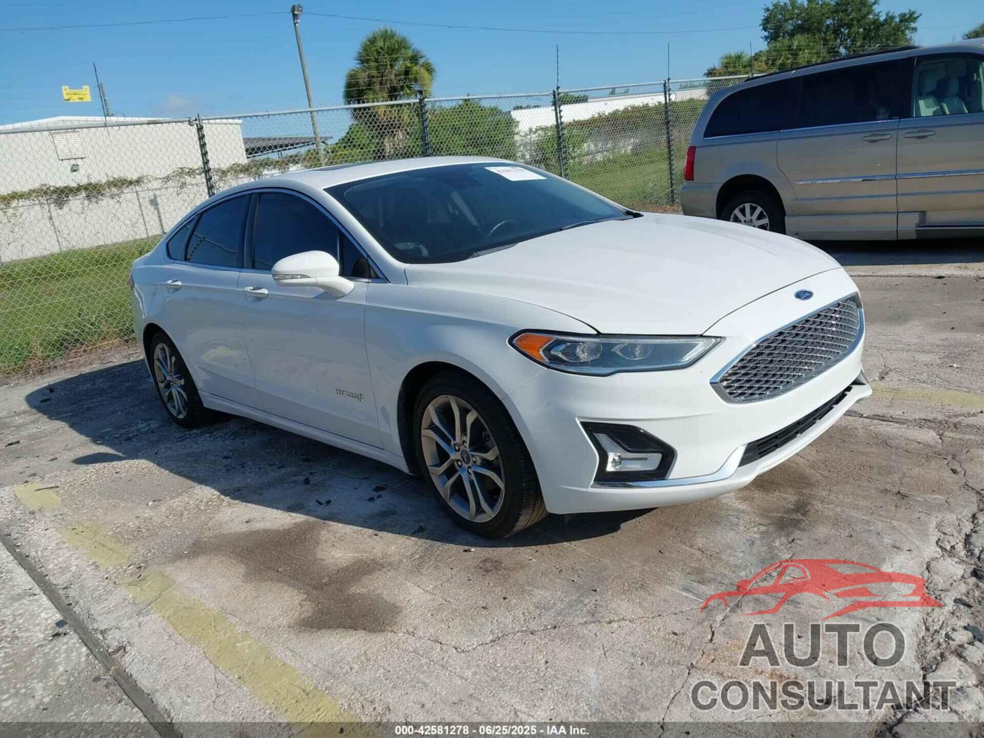 FORD FUSION HYBRID 2019 - 3FA6P0RU8KR105437