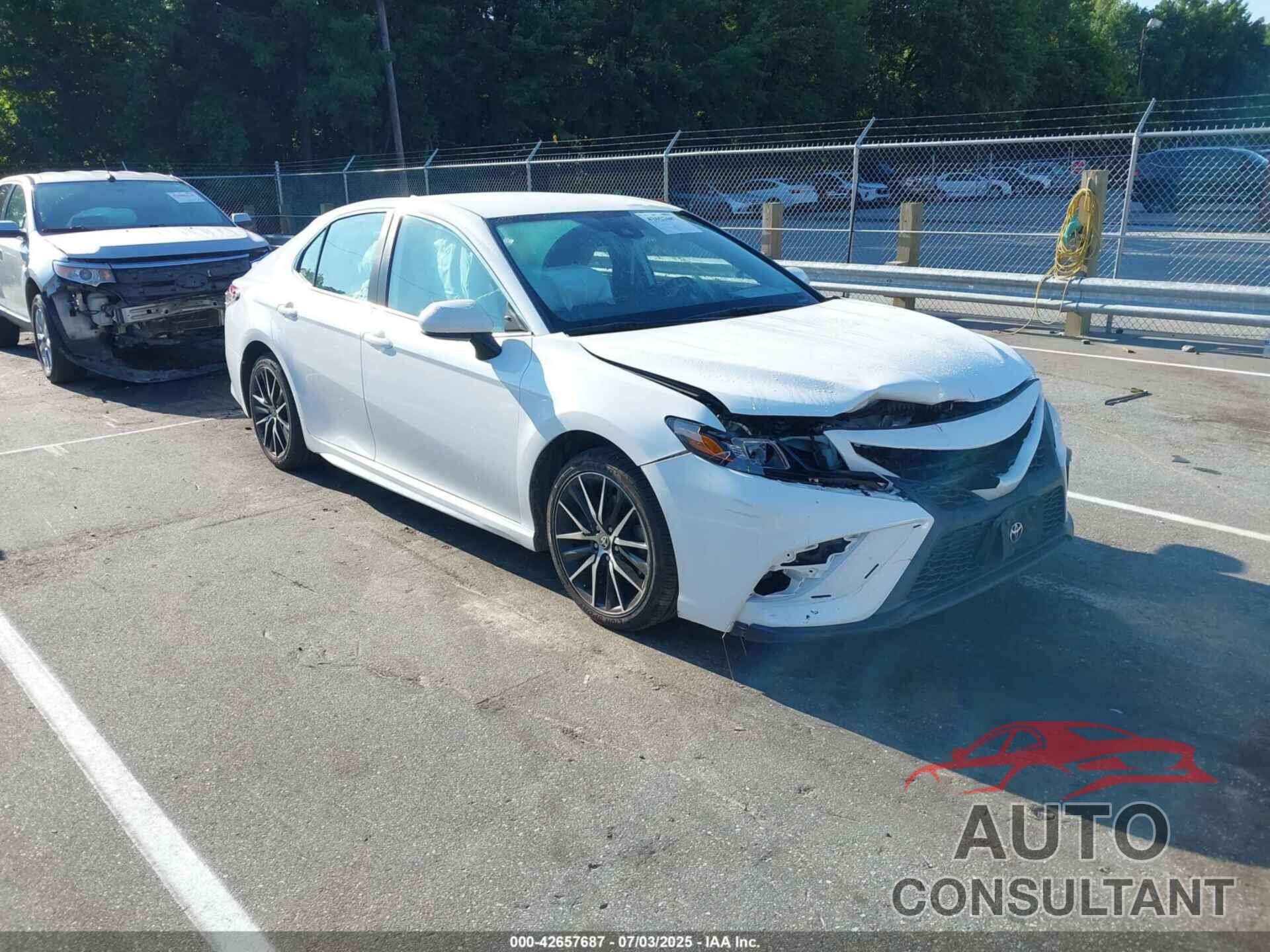 TOYOTA CAMRY 2021 - 4T1G11AK0MU586842