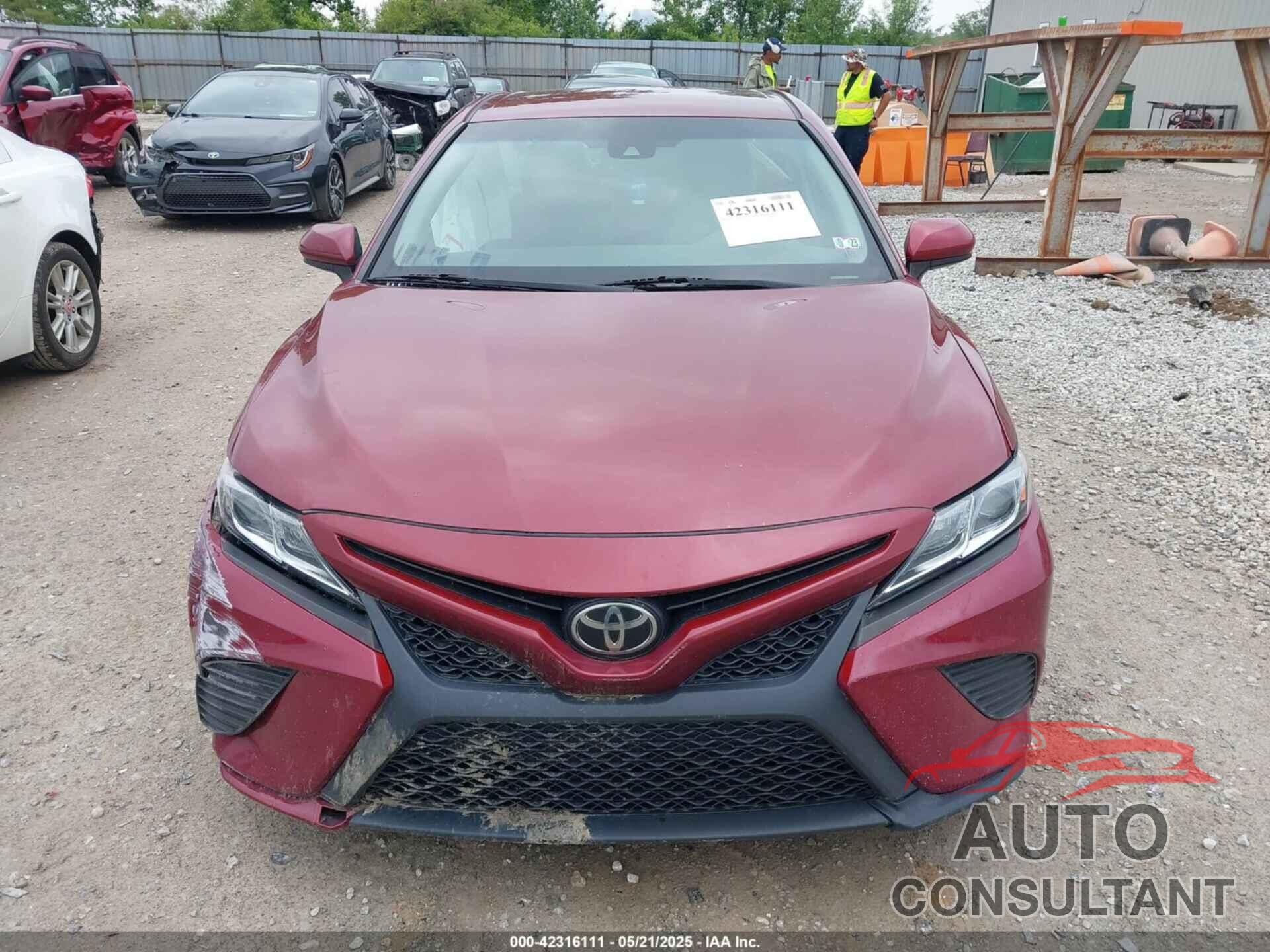 TOYOTA CAMRY 2018 - 4T1B11HK3JU553992